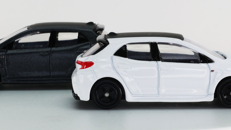 CFRP製のルーフはマットブラックで表現！質感の違いを楽しめます