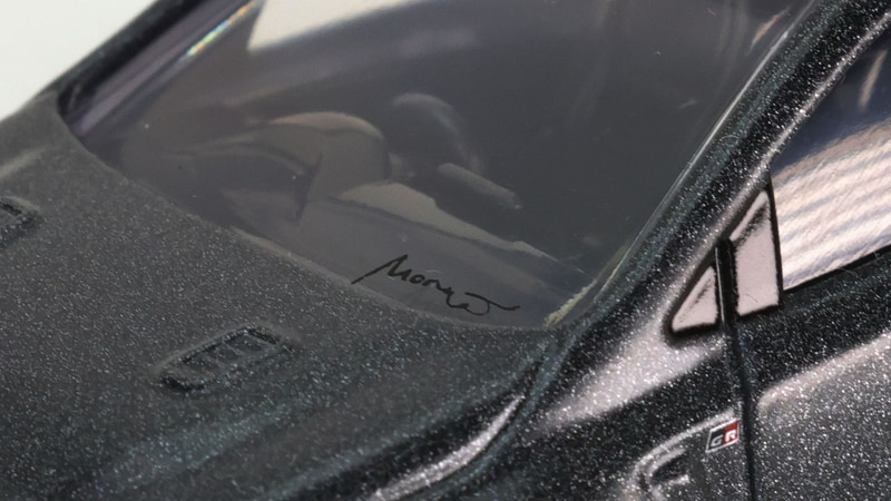 そしてフロントガラスにはモリゾウ氏のサインをプリント！これは特別感を感じます