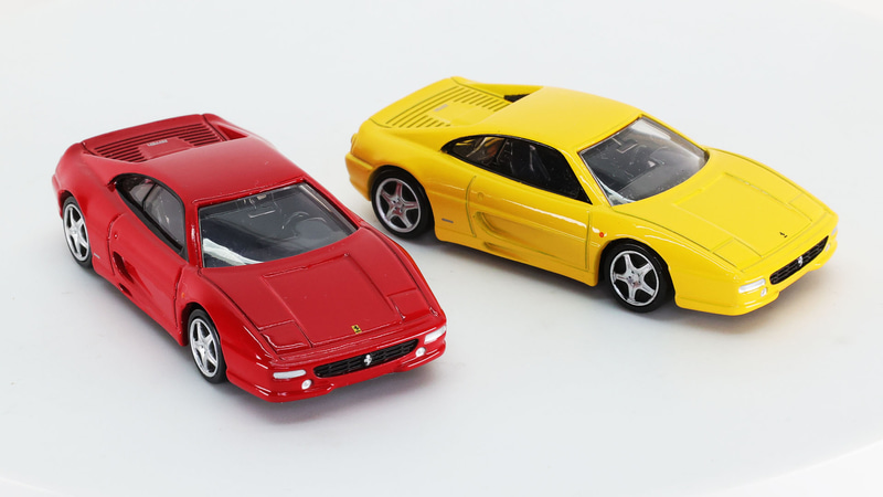 残念ながらトミカプレミアムでは開きませんが、リトラクタブルライトが特徴のフロントマスク