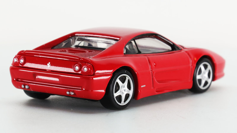 とてもバランスのいいリアセクション。ワイド＆ローなスタイルがこのクルマの速さを表現しています