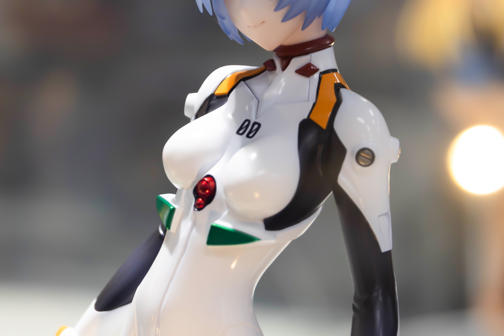 大きなバストや細い腰回りもよくわかる