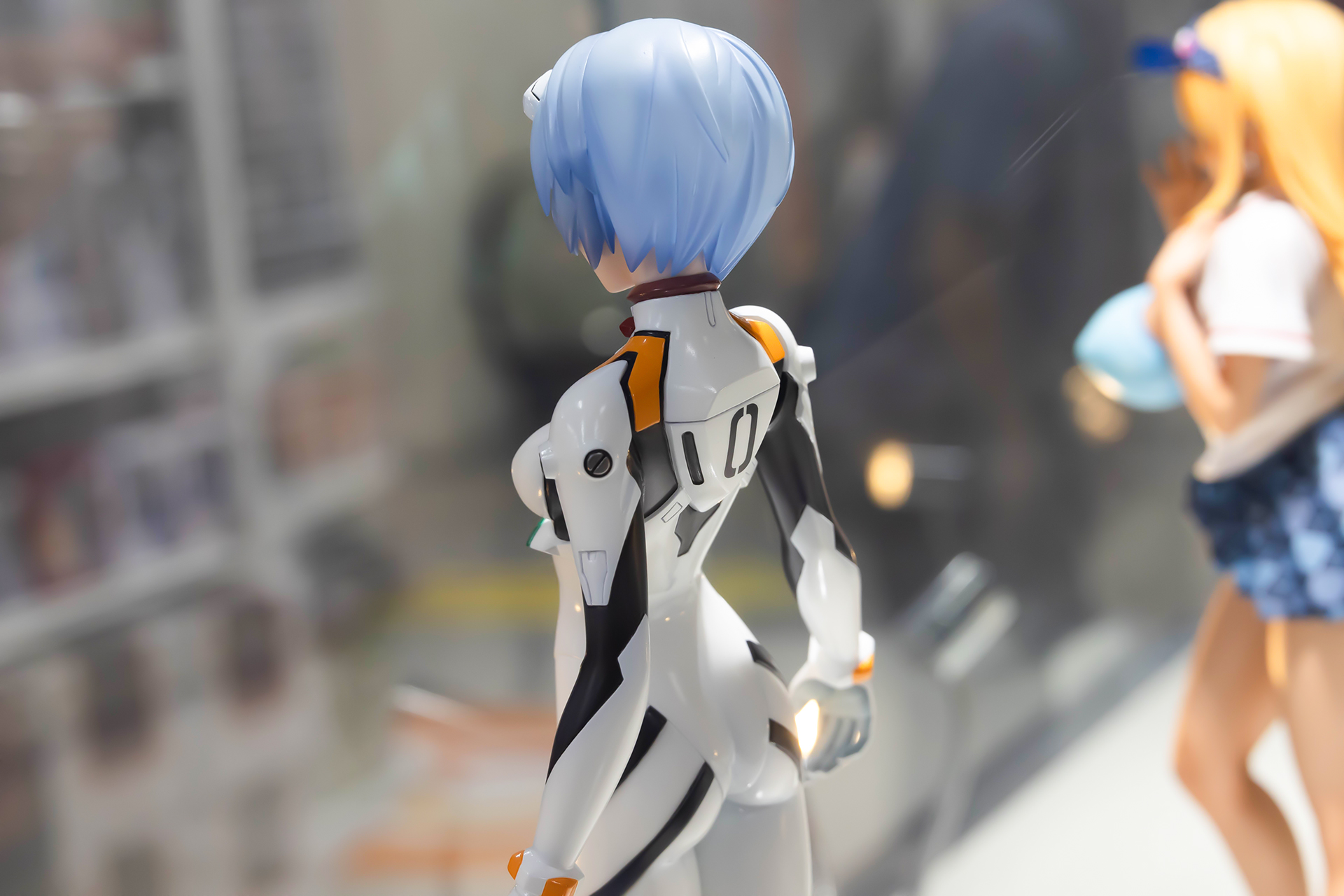 背中側から見ると、セクシー具合が増して見える!?