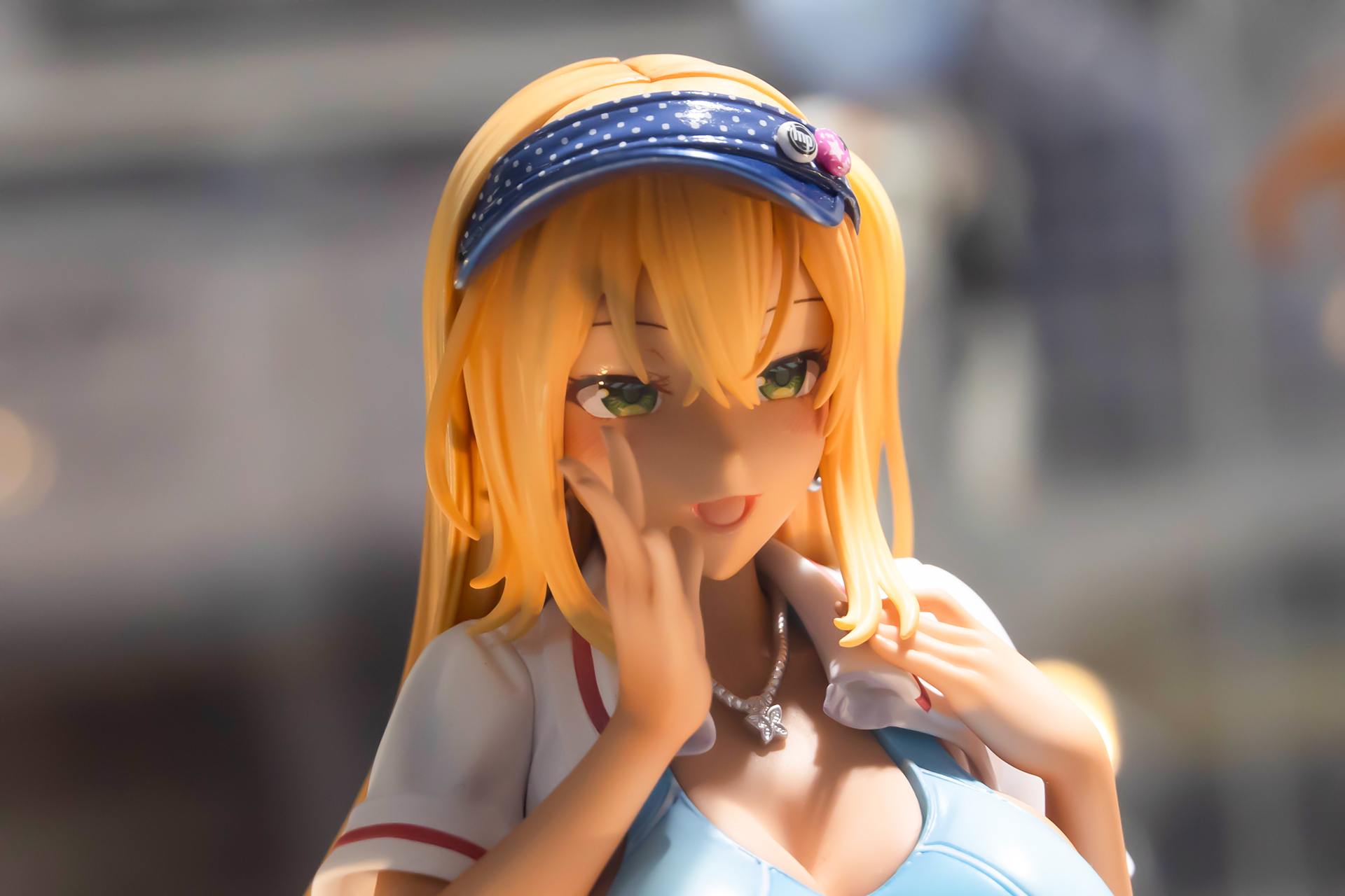 誰かを呼んでいるかのようなポーズがかわいい