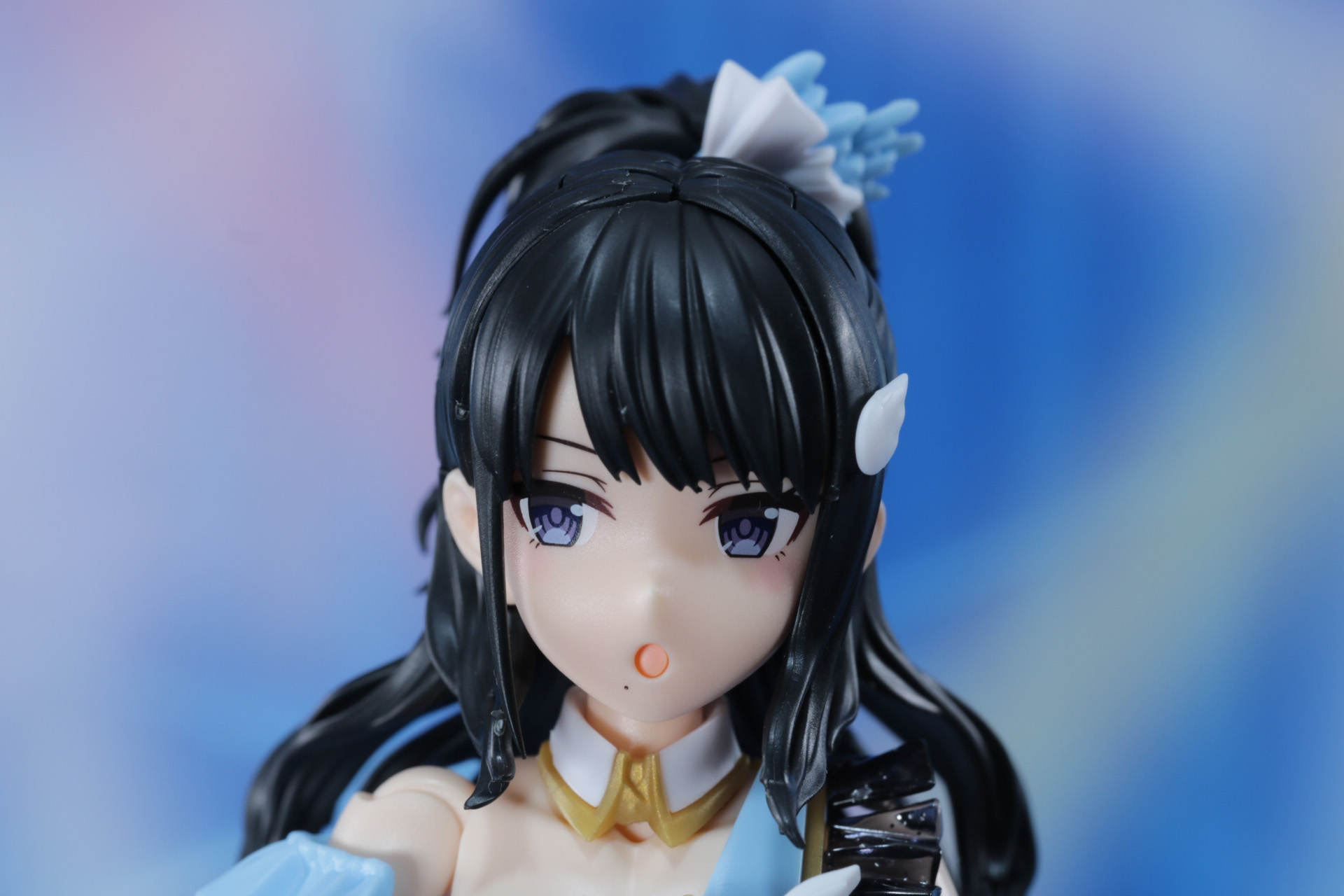 凛々しく力強く歌うようなフェイスパーツ