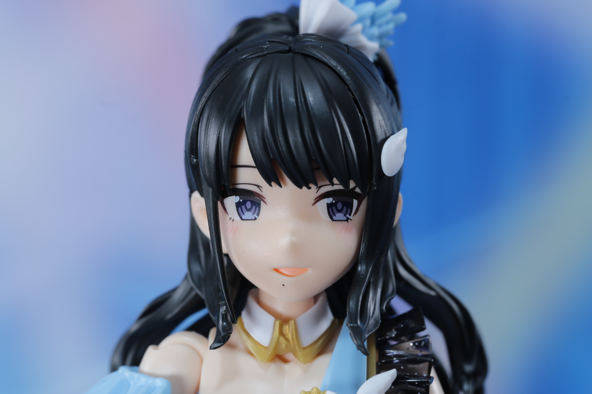 安らぐように微笑むフェイスパーツ