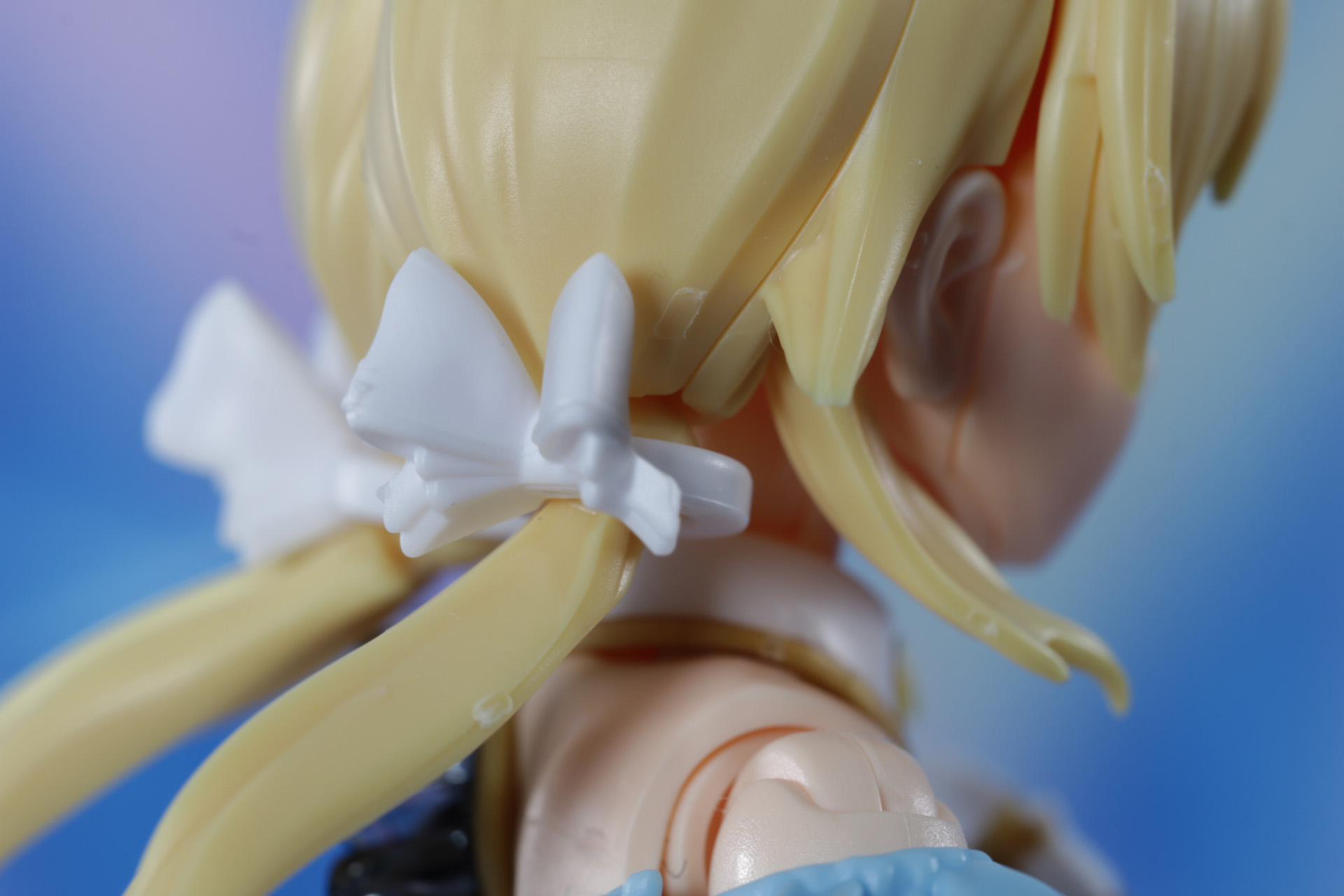 結わえているリボンも細かく造形されている