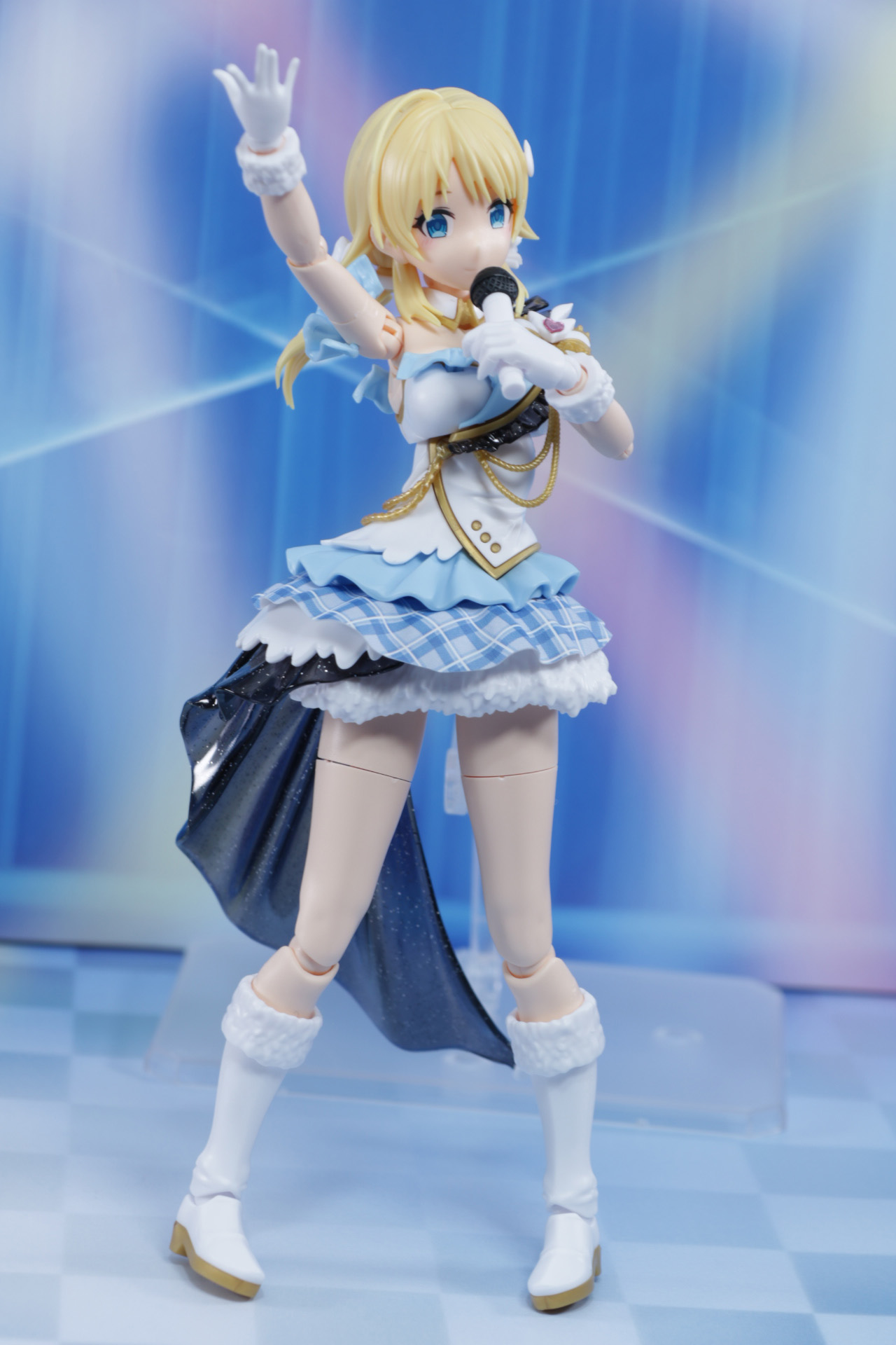 大きく見せつつ、細かな気配りも忘れない仕草も表現できる