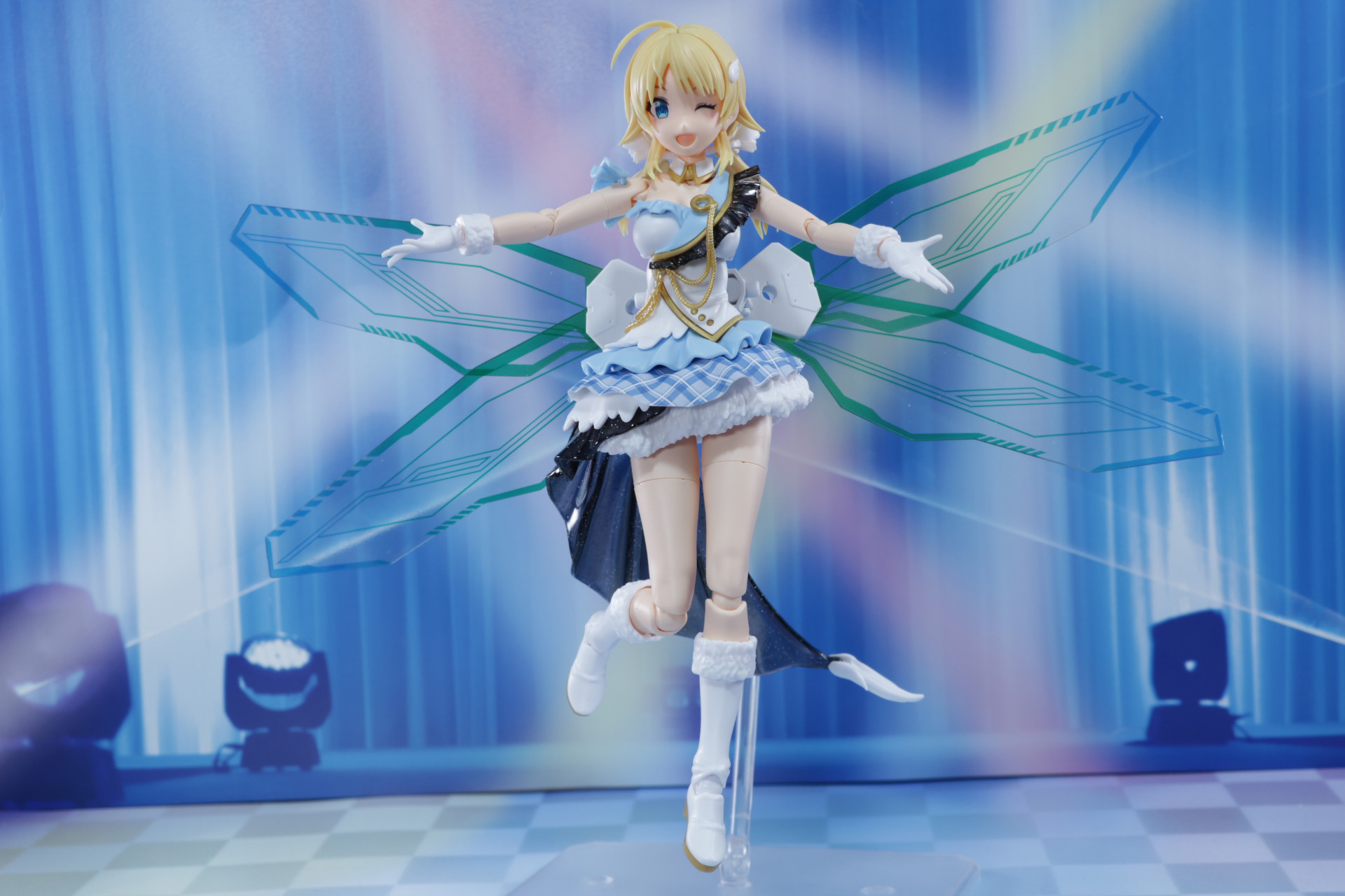 「カスタマイズマテリアル（サイバーエフェクト/マルチジョイント）」で電子の翅を付けた八宮めぐる