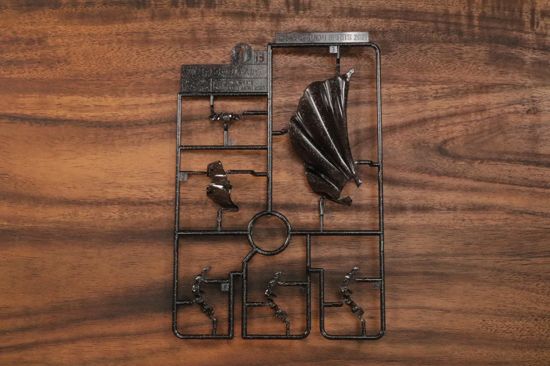 スモーククリアパーツも各種肩のフリルパーツが入っている