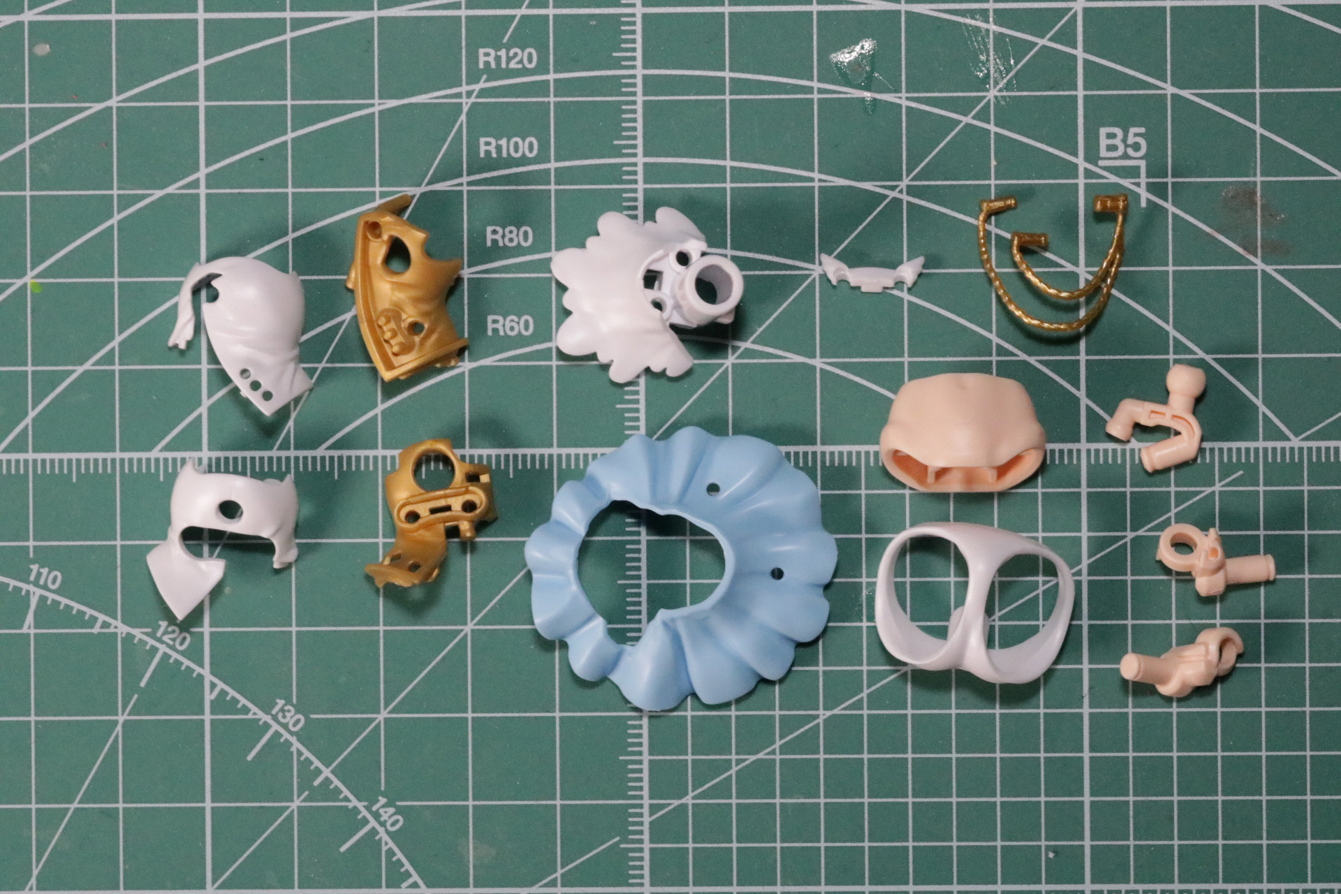 胴体部分も重ねることでボタンや縁の表現がされている