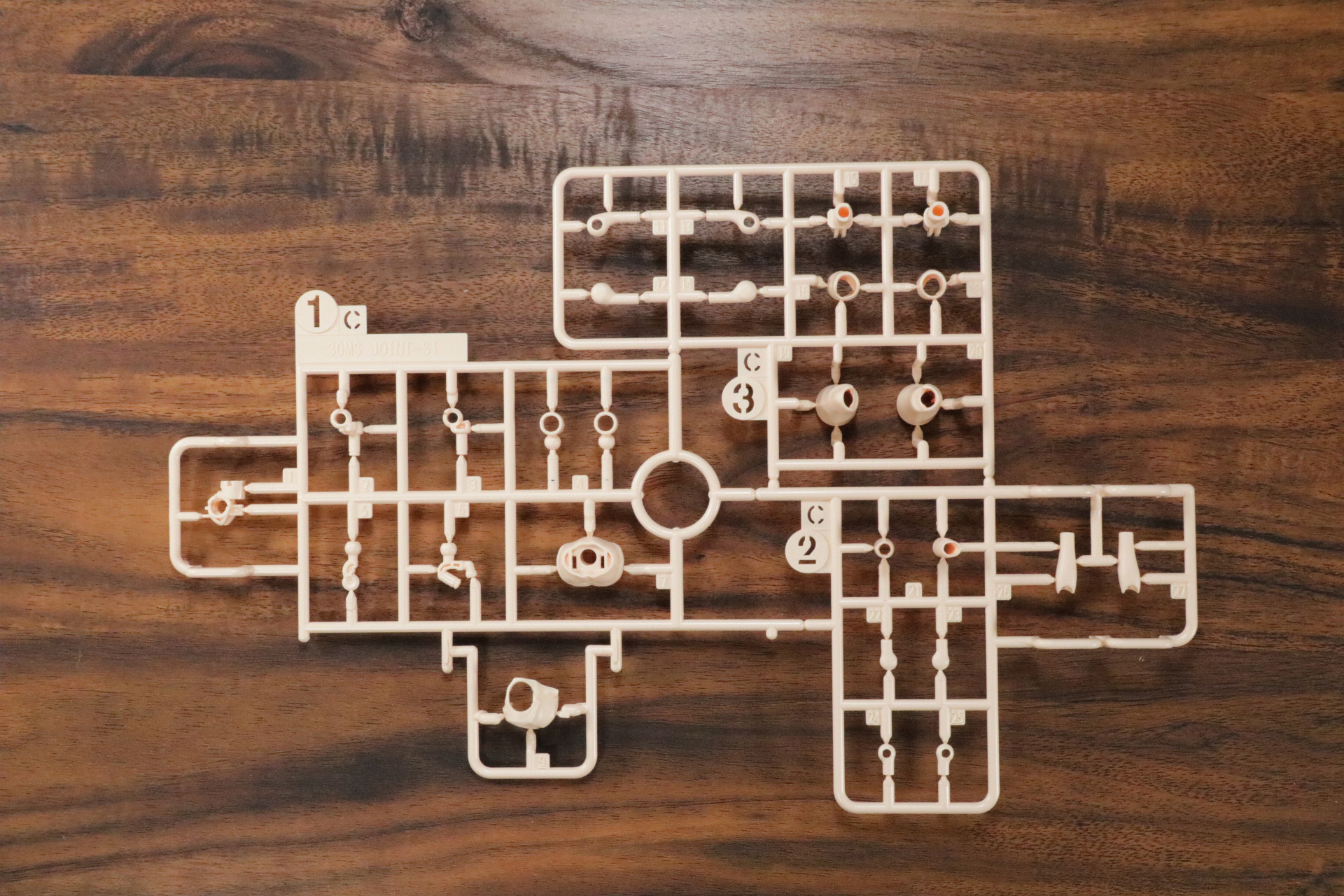 足や腕など、関節部のパーツで構成されているCランナー