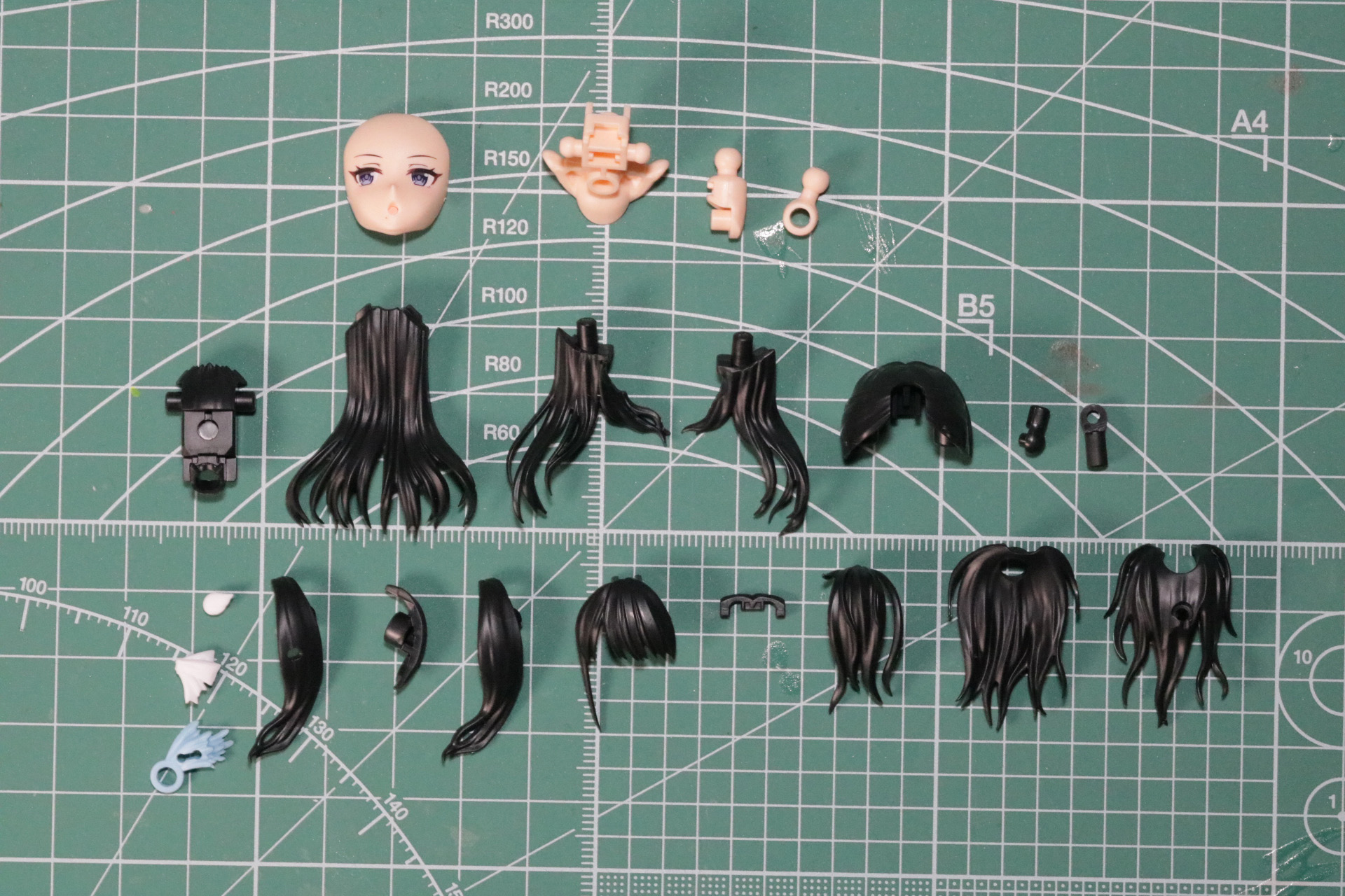 ヘアスタイルパーツは細かなウェーブ表現やハーフアップの髪形が表現されている。髪をまとめる飾りも細かく表現されている