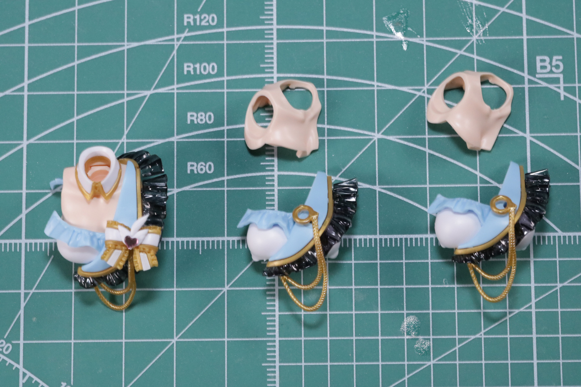 胸部は選択式となっており、対応した正面と上部を選択して組み立てる