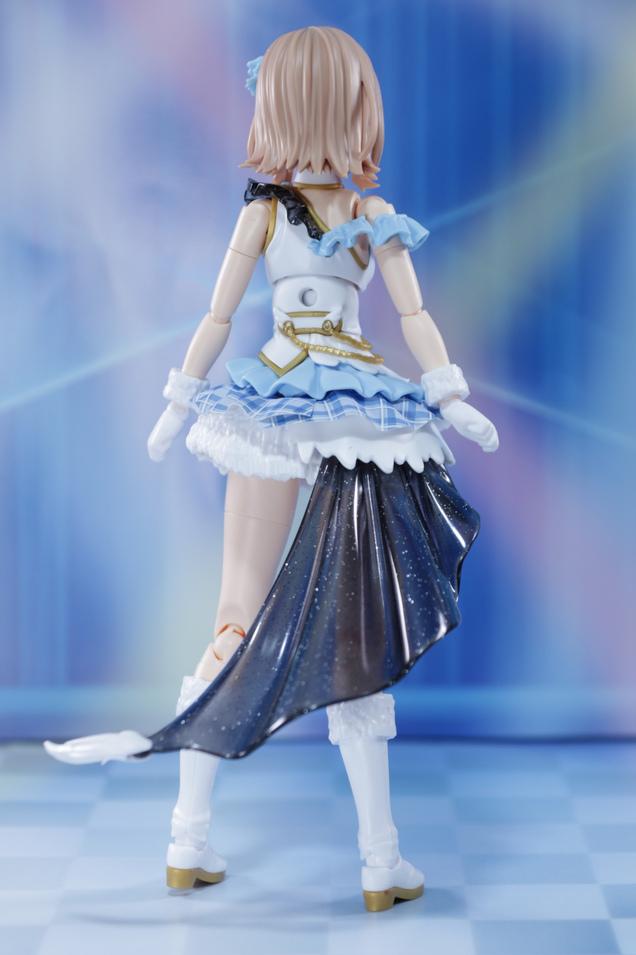 衣装のビヨンドザブルースカイも細かく表現されている。素組の状態で細かく色分けされ、非常に完成度が高い