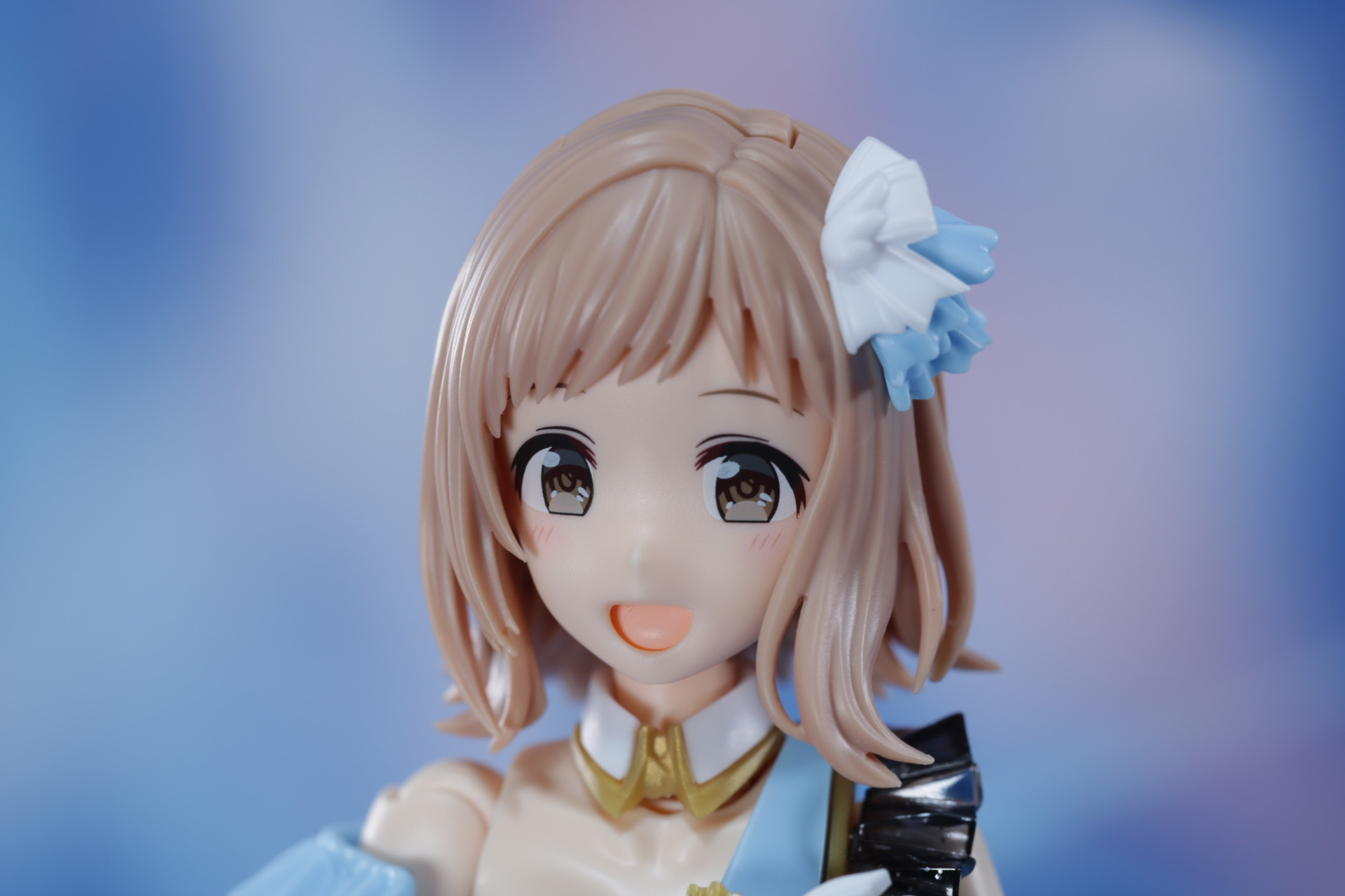 衣装のビヨンドザブルースカイも細かく表現されている。素組の状態で細かく色分けされ、非常に完成度が高い