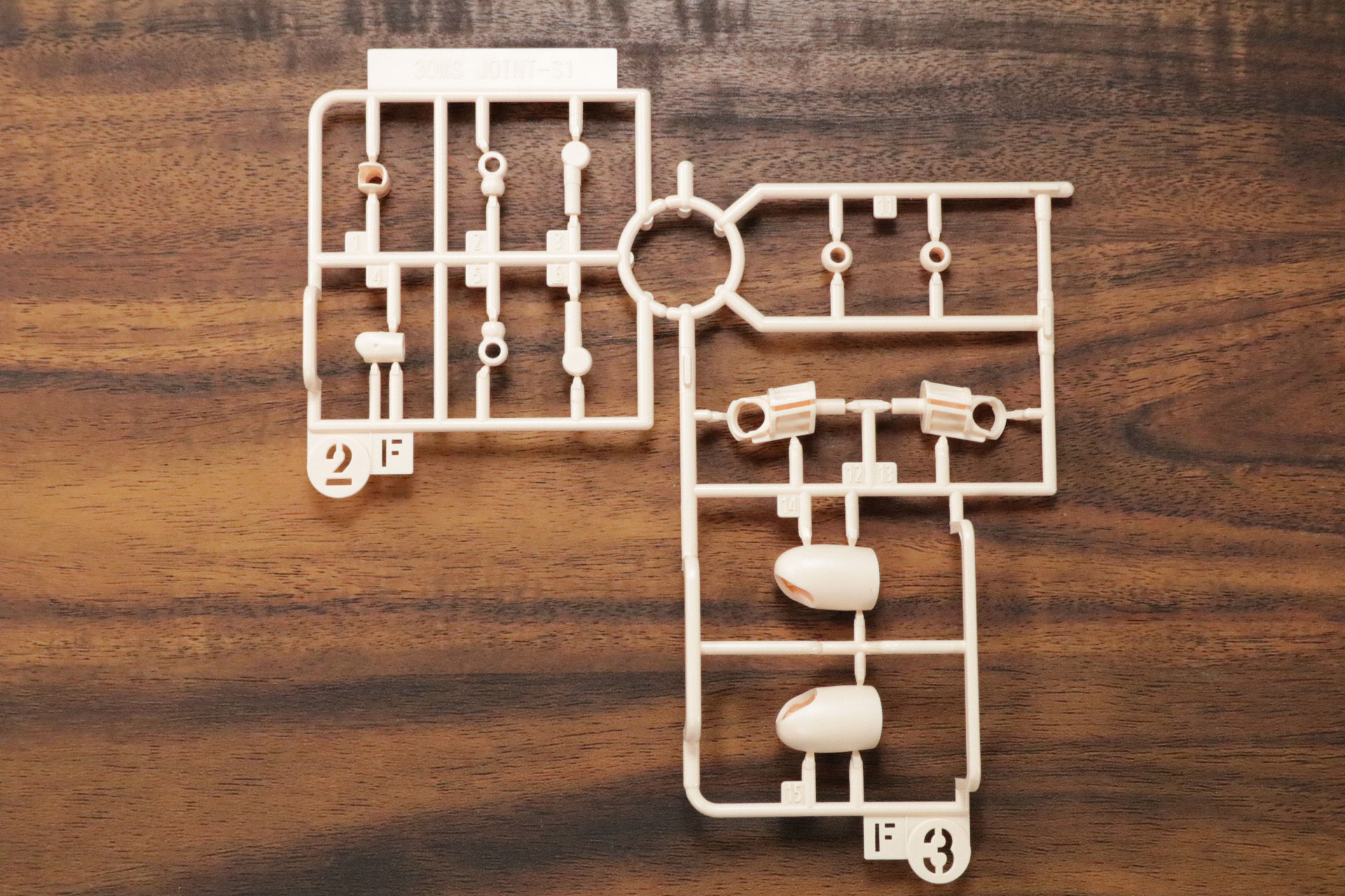 太もも、二の腕パーツで構成されているFランナー