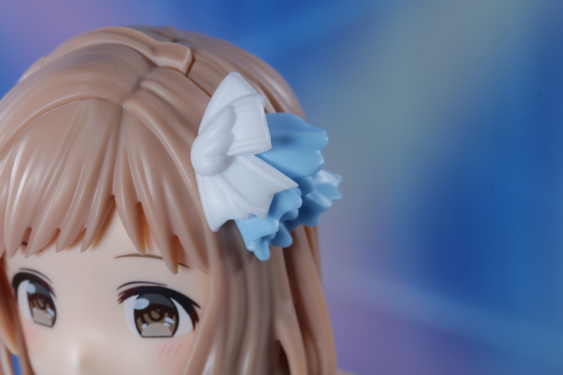 櫻木真乃の髪飾りはふわっとした雰囲気となっており、ここにも可愛らしい羽根のモチーフ