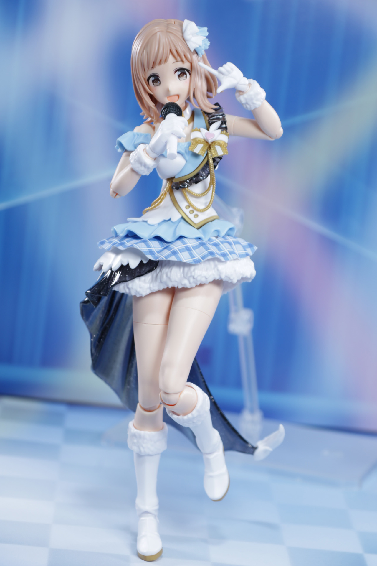 マイクを持たせればライブ感が一気に出てくる