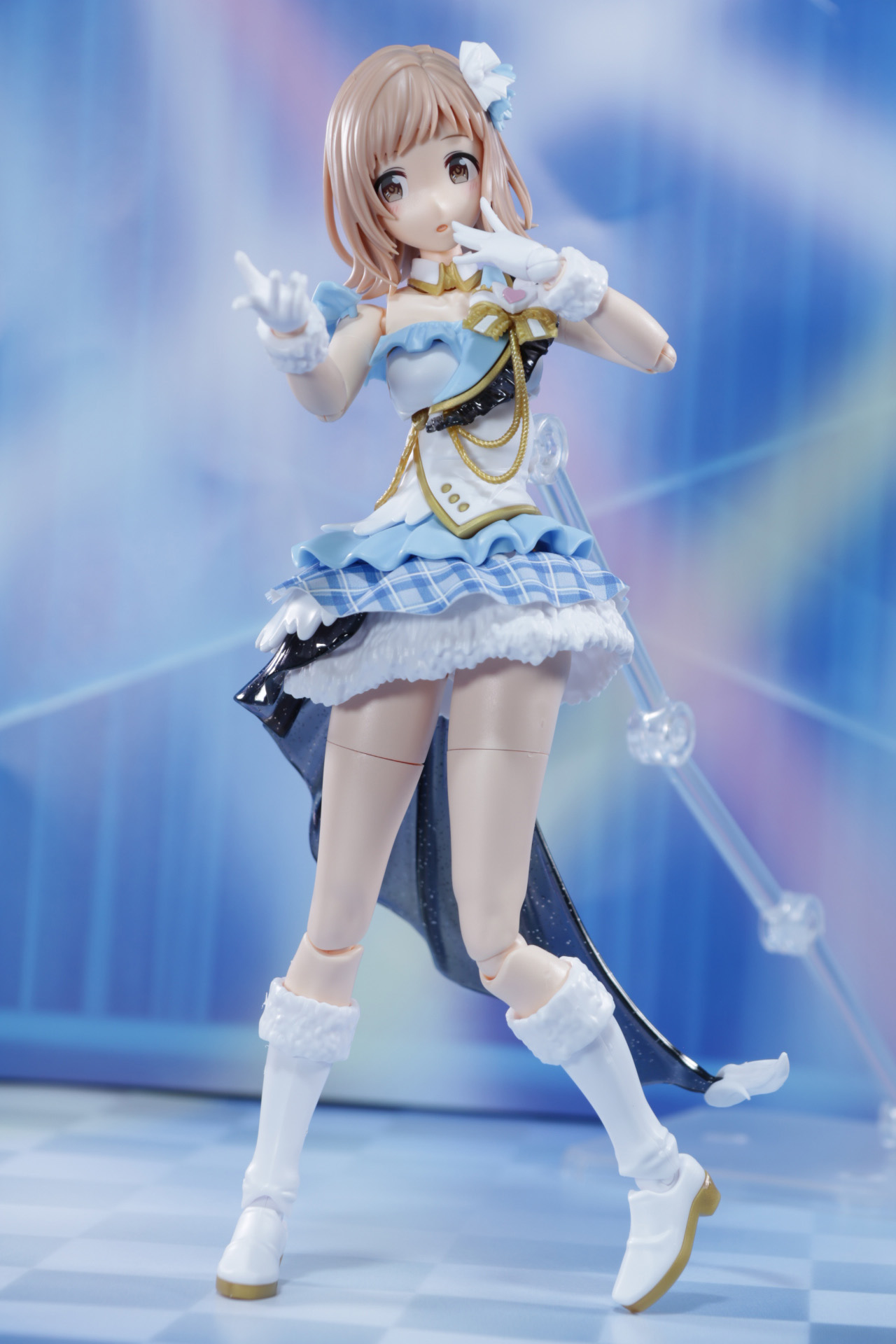 手の表情付けなど柔らかい印象の仕草