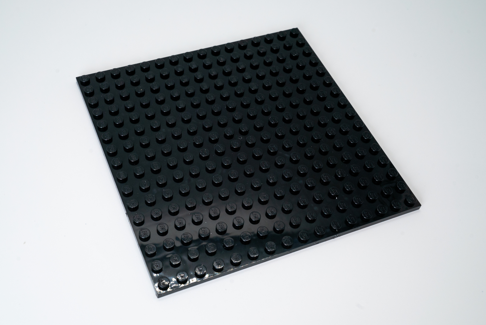 別に封入されていた16スタッドサイズの大型プレート