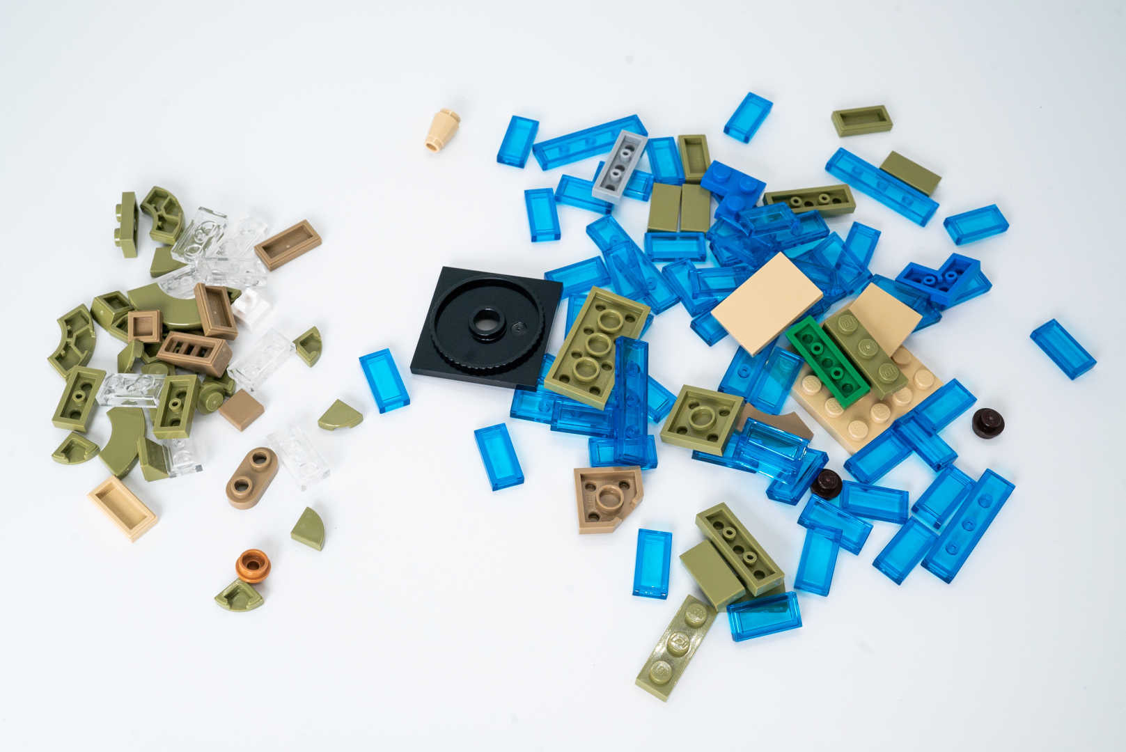 袋11のパーツ。黒い湖用のパーツが大量