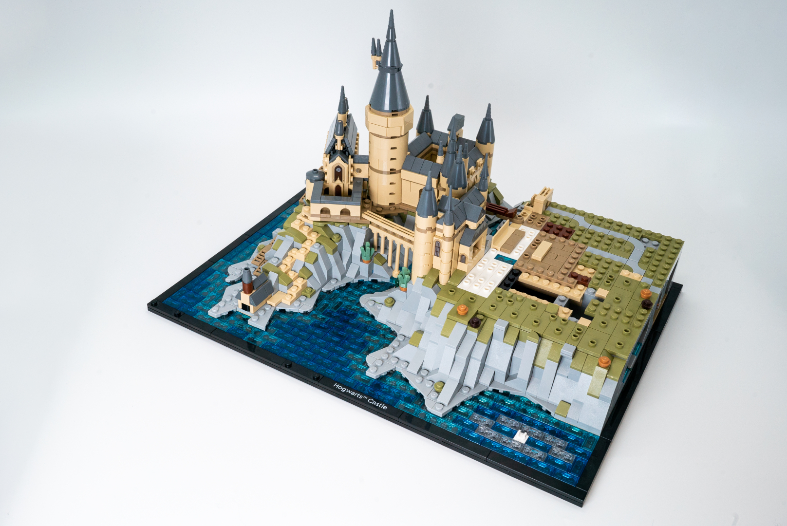 袋16の完成品。メイン部分にフォーカスすればホグワーツ城らしさを実感できるはず