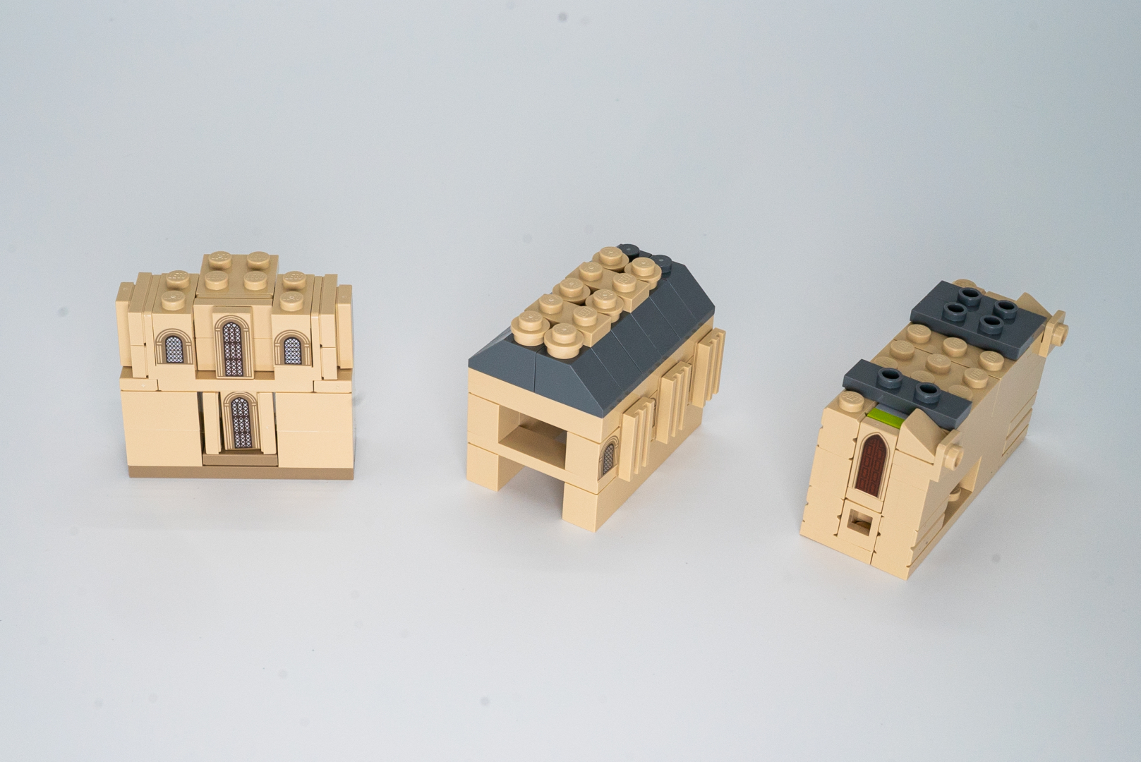 袋17のパーツでいくつかの建物を作り、これらを貼り込んで、ひとつの形に仕上げていく