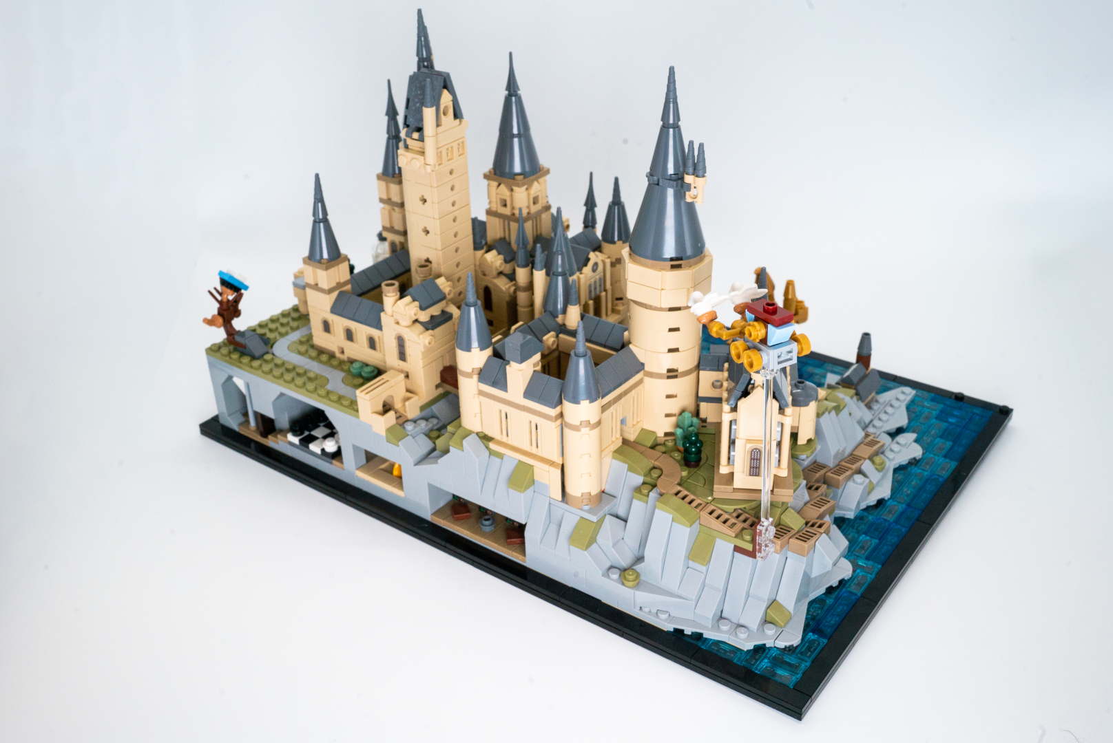 右後ろからの完成カット。ボーバトン魔法アカデミーの馬車の浮遊感が楽しめる