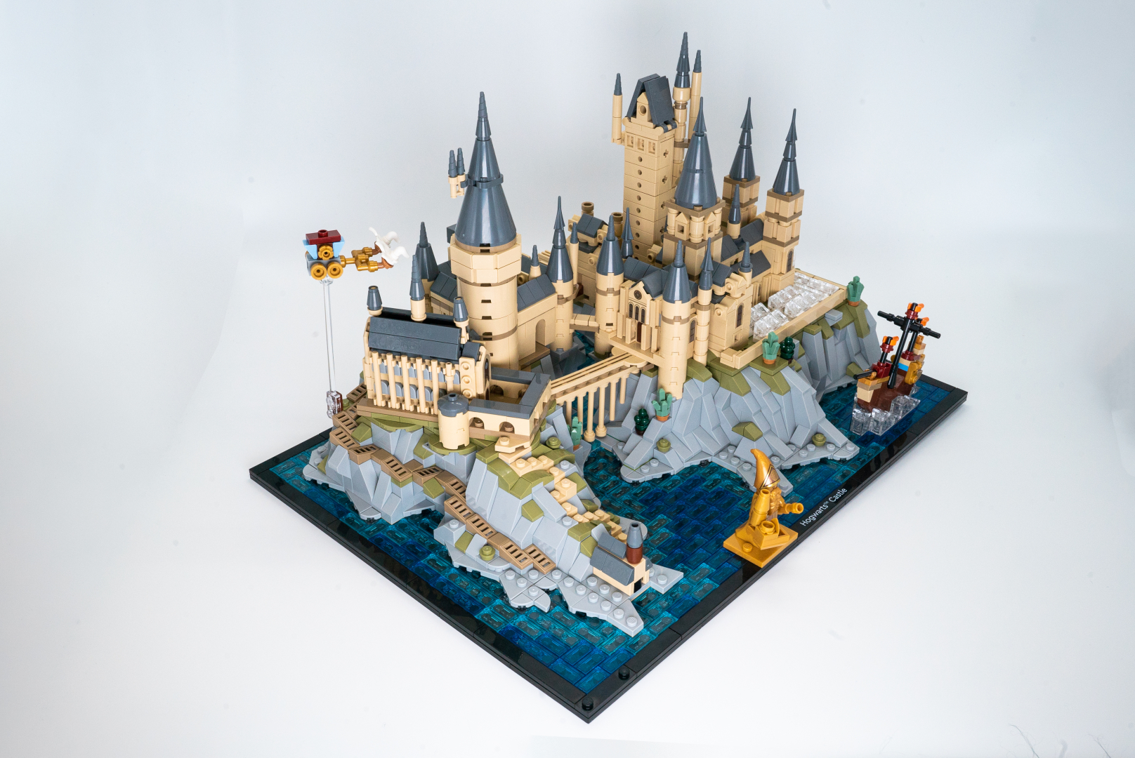 右前からの完成カット。正面と同じくらいホグワーツ城の魅力がわかるカットだ