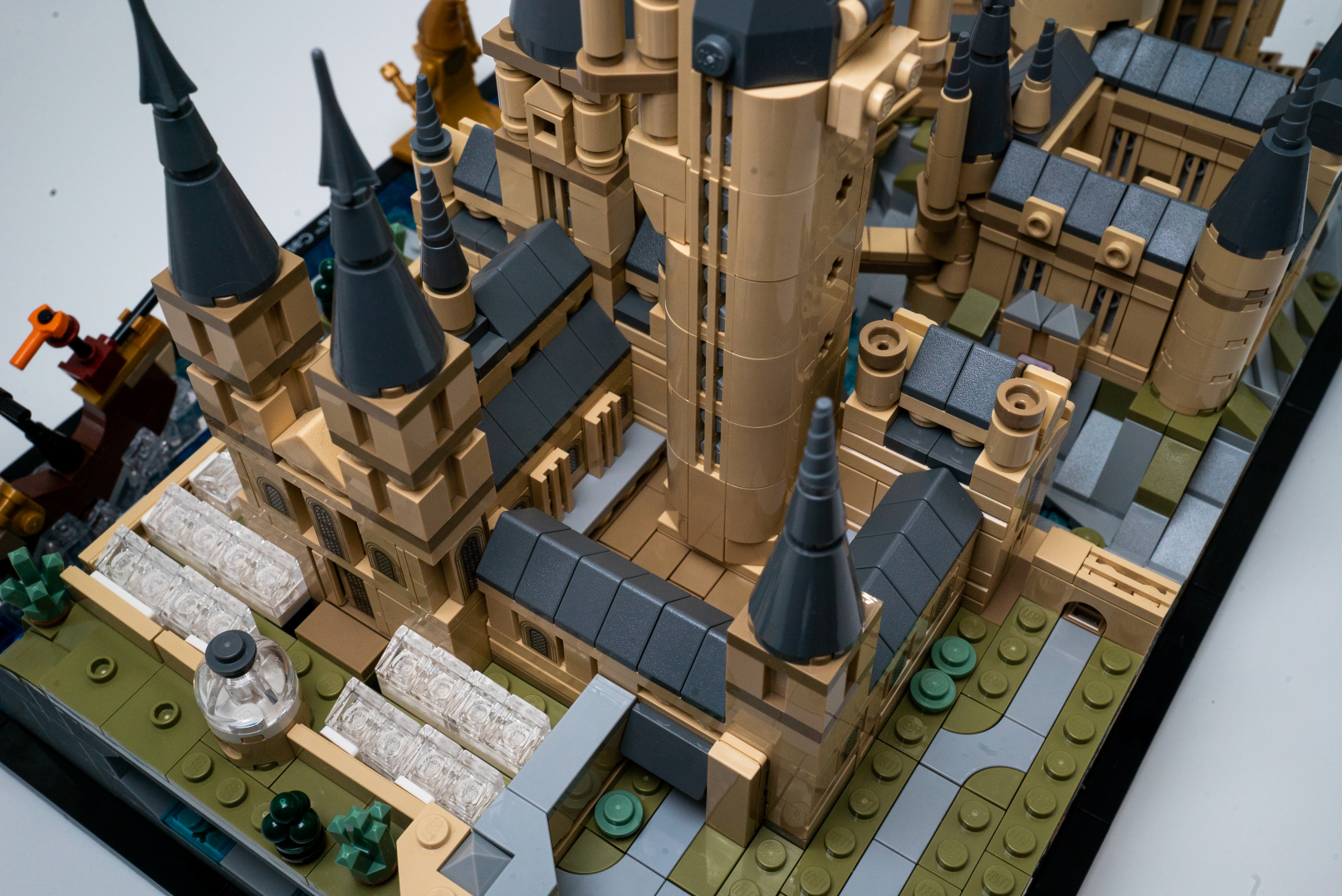 ホグワーツ城を上から見ると、まるでニンバスシリーズに乗って空から見ている気分になれる