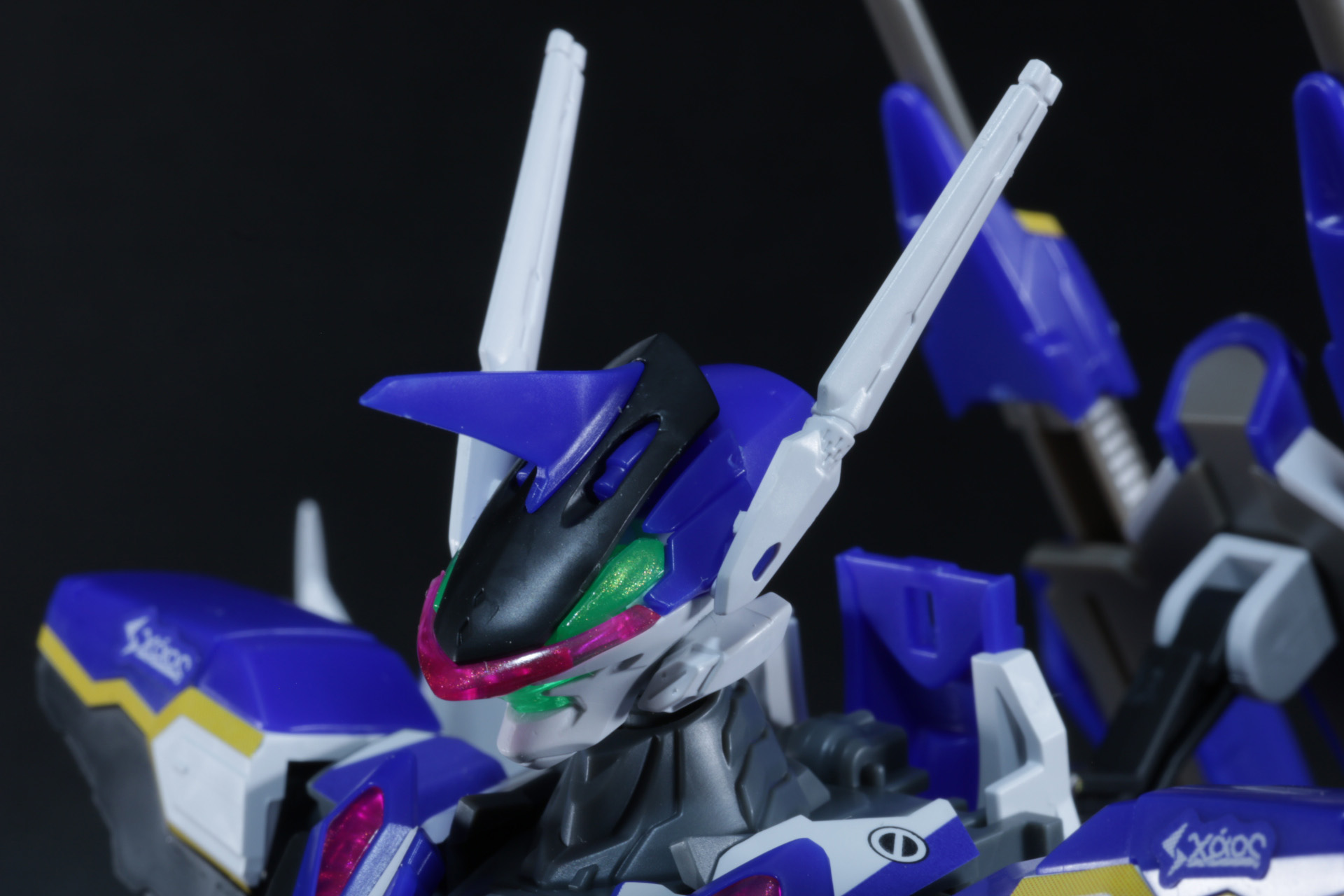 頭部形状もマックス搭乗機用の造形となっている