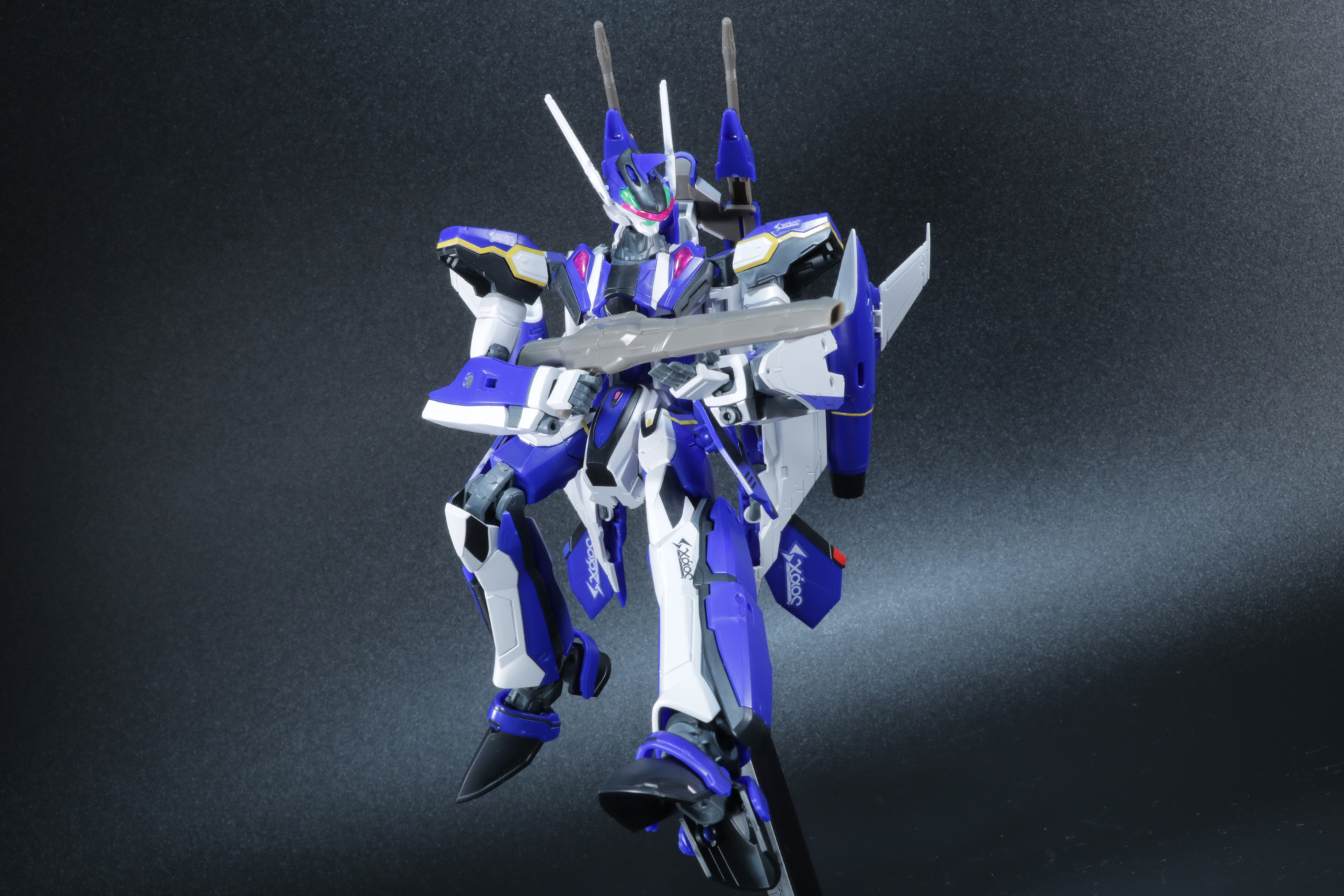 アサルトナイフを取り出すアクションも再現できる