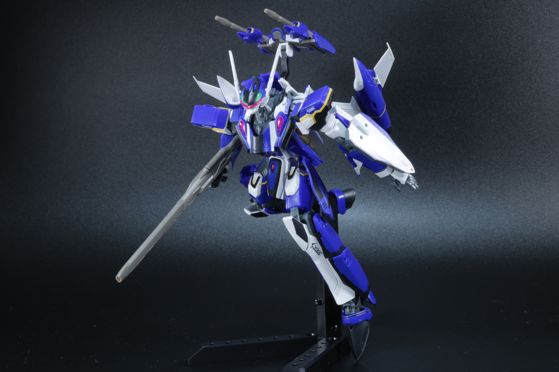 アサルトナイフを取り出すアクションも再現できる