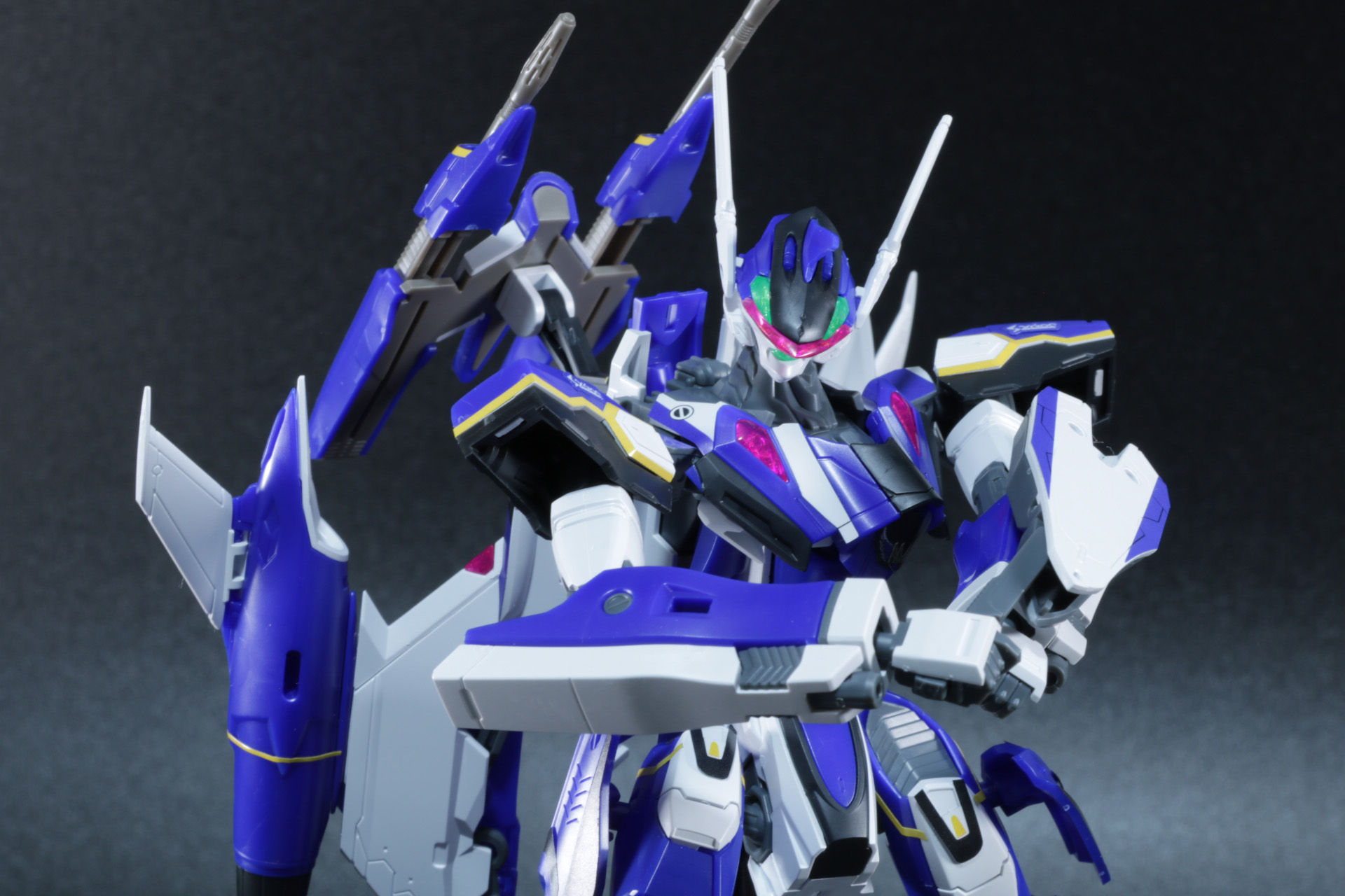 アサルトナイフを取り出すアクションも再現できる