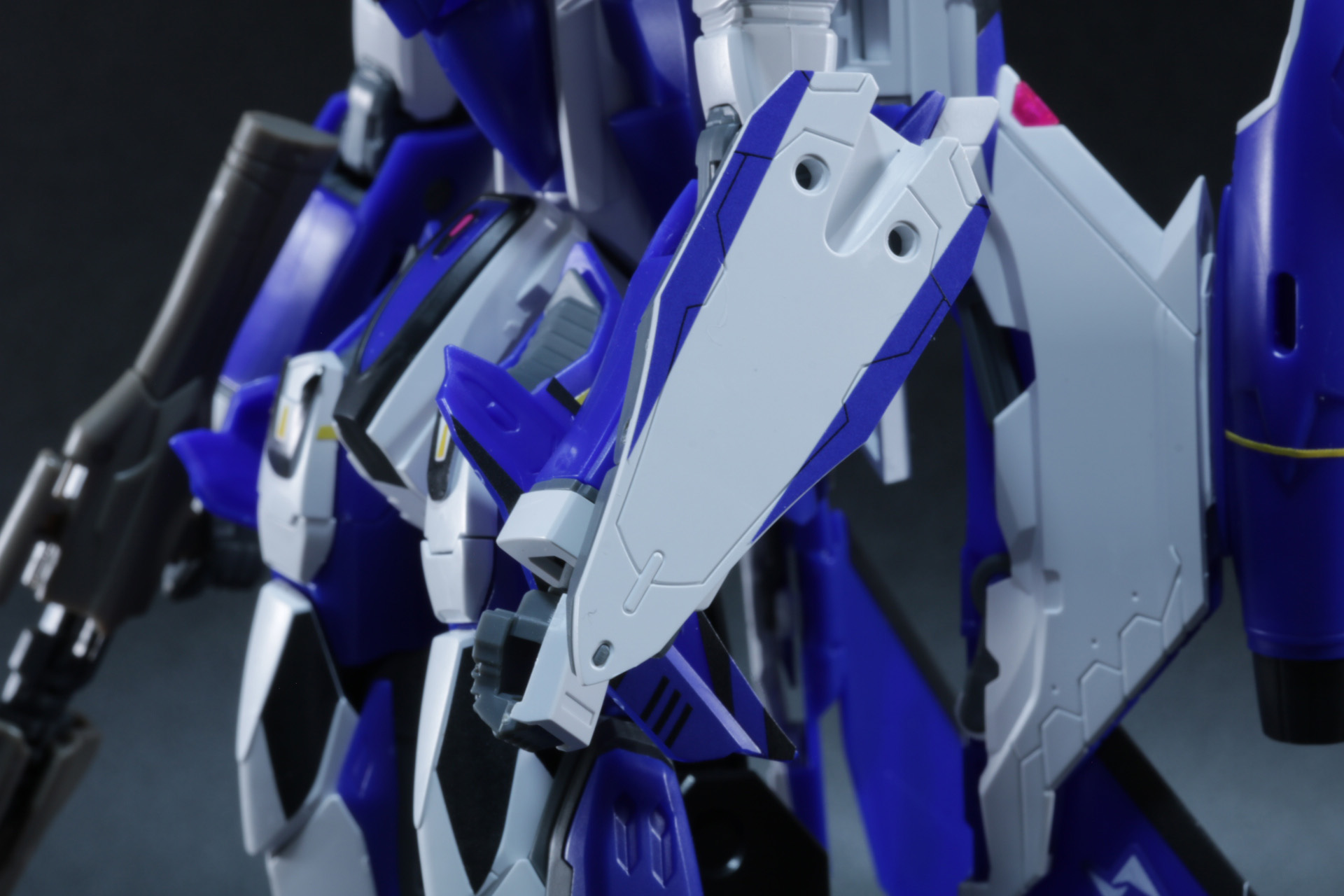 シールドに装甲パーツを追加