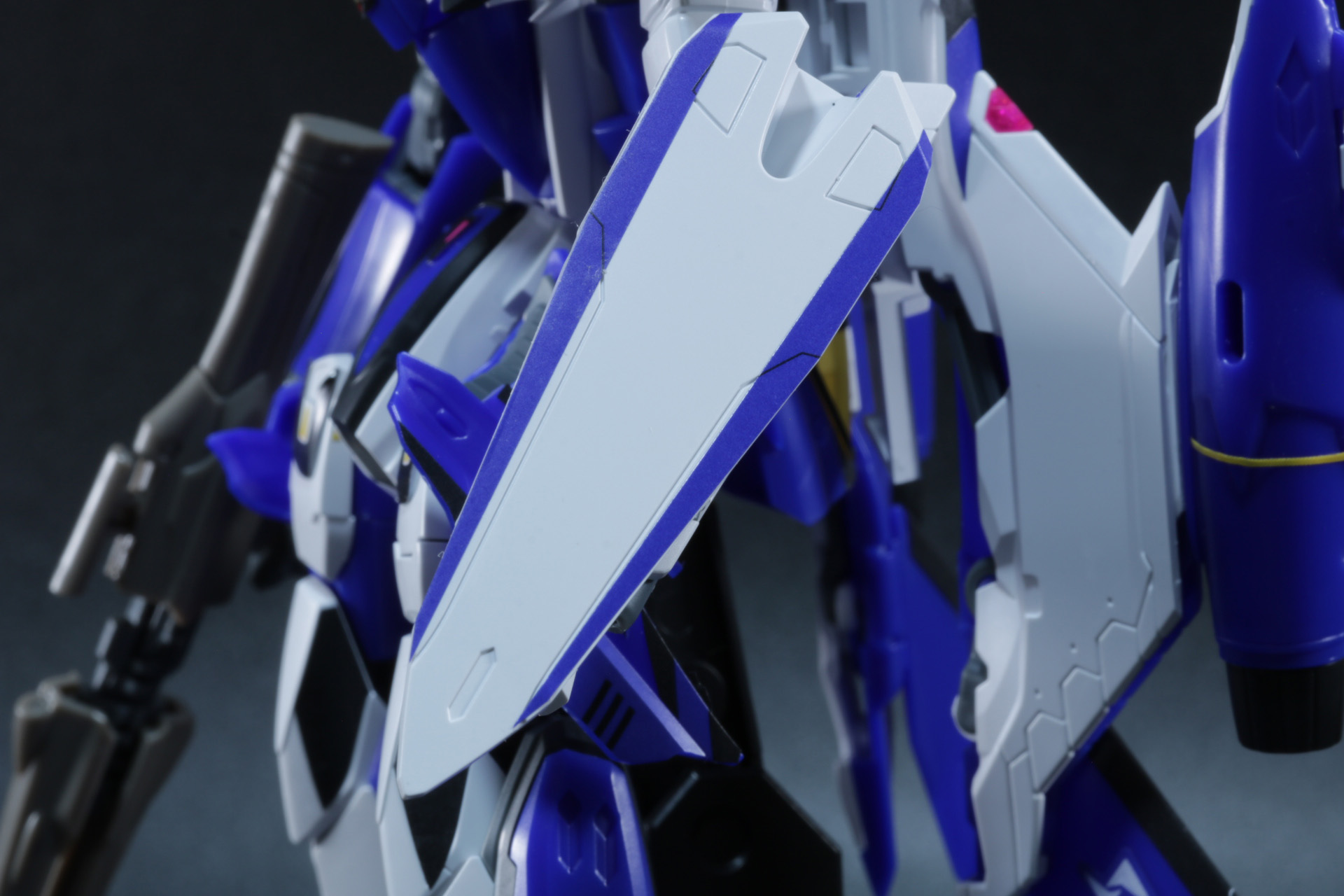 シールドに装甲パーツを追加