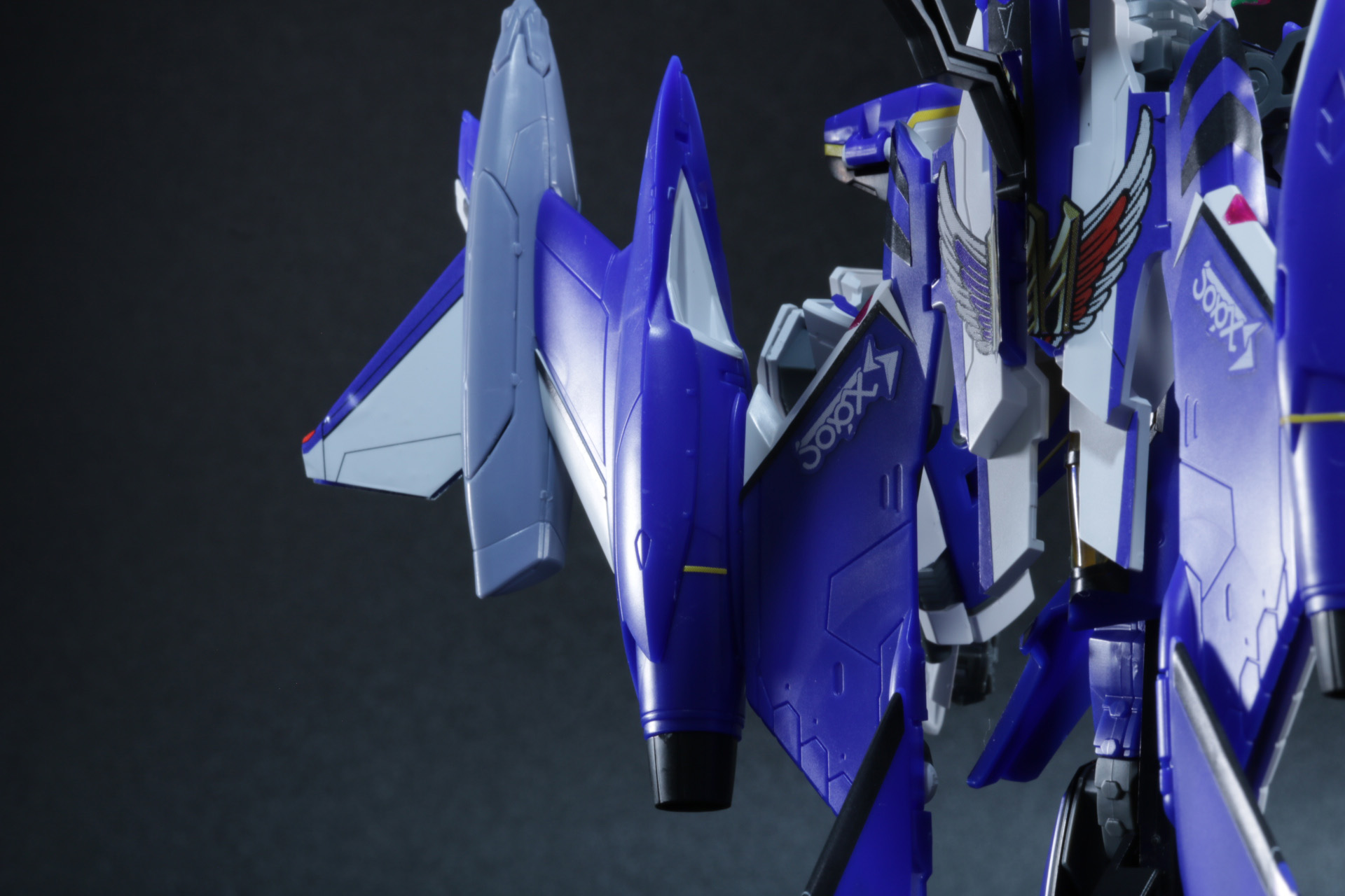 エンジンポッドのインテーク部分に増槽パーツを追加