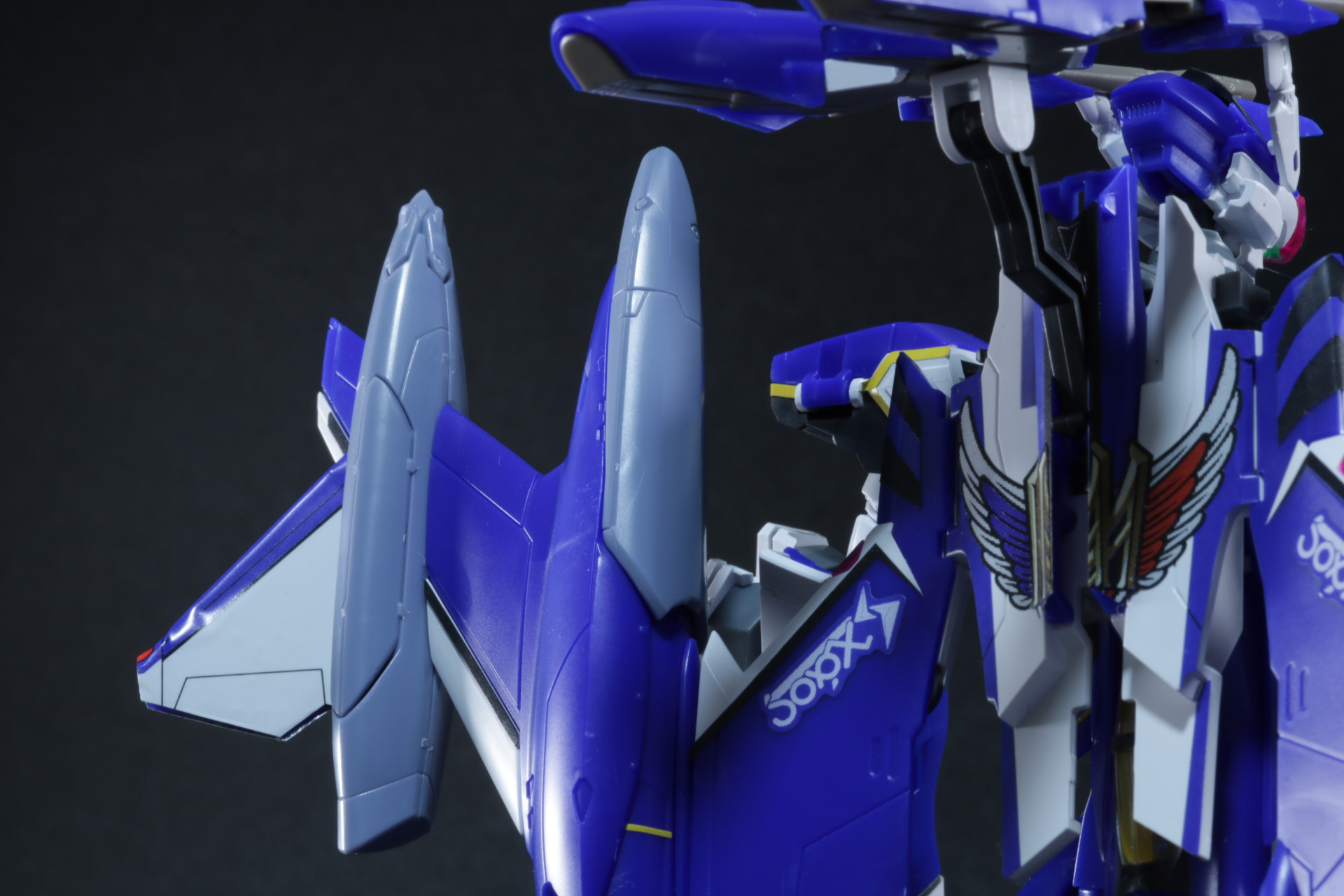 エンジンポッドのインテーク部分に増槽パーツを追加