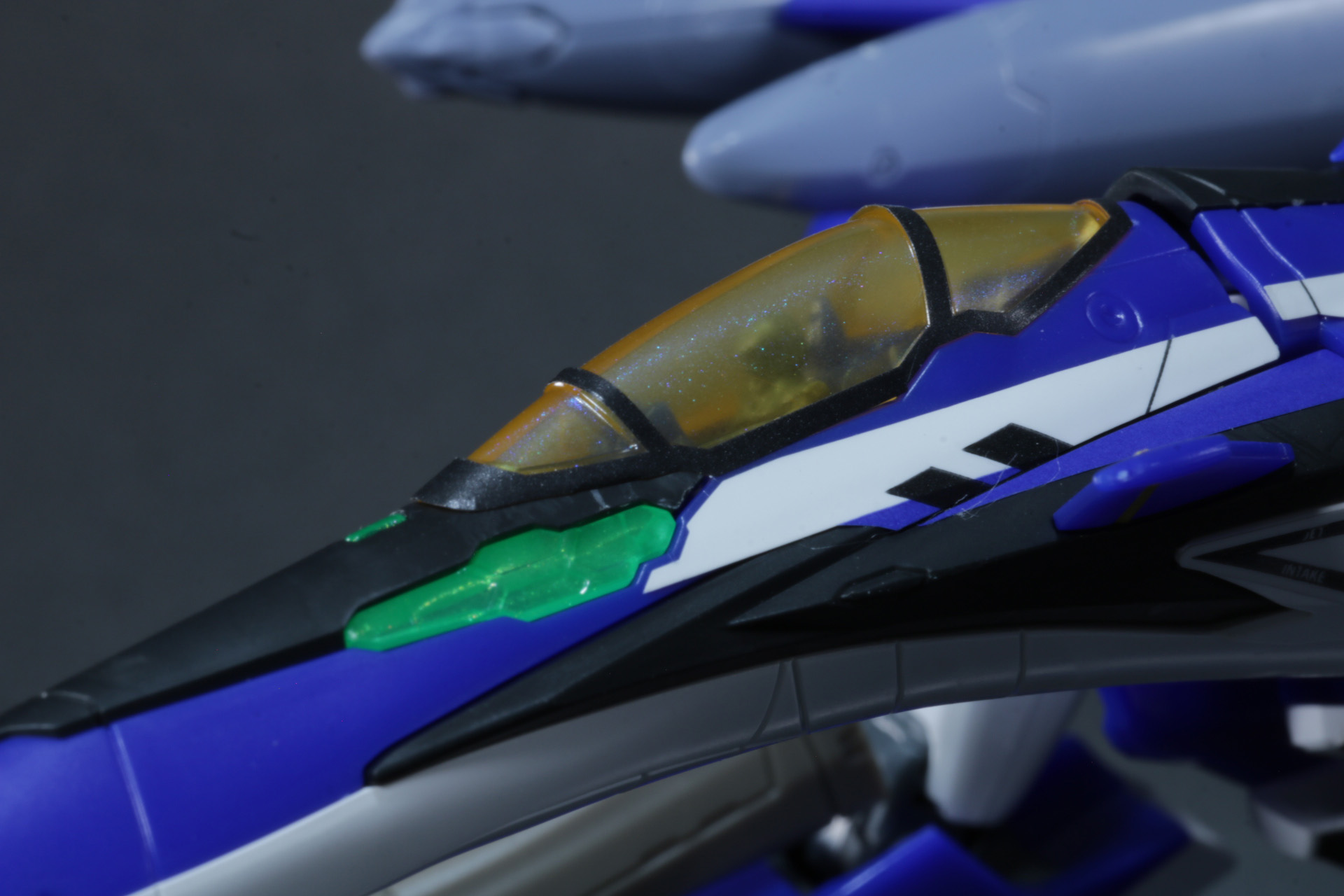 コクピット内のパイロットフィギュアもキャノピー越しに視認できる