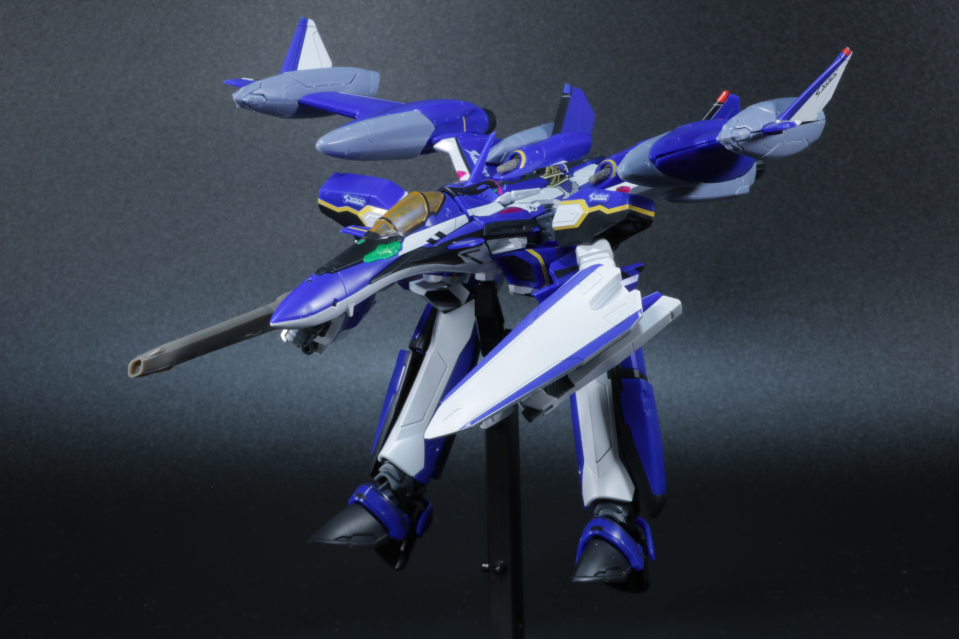 通常の「YF-29 デュランダルバルキリー」ガウォーク形態にすることも可能