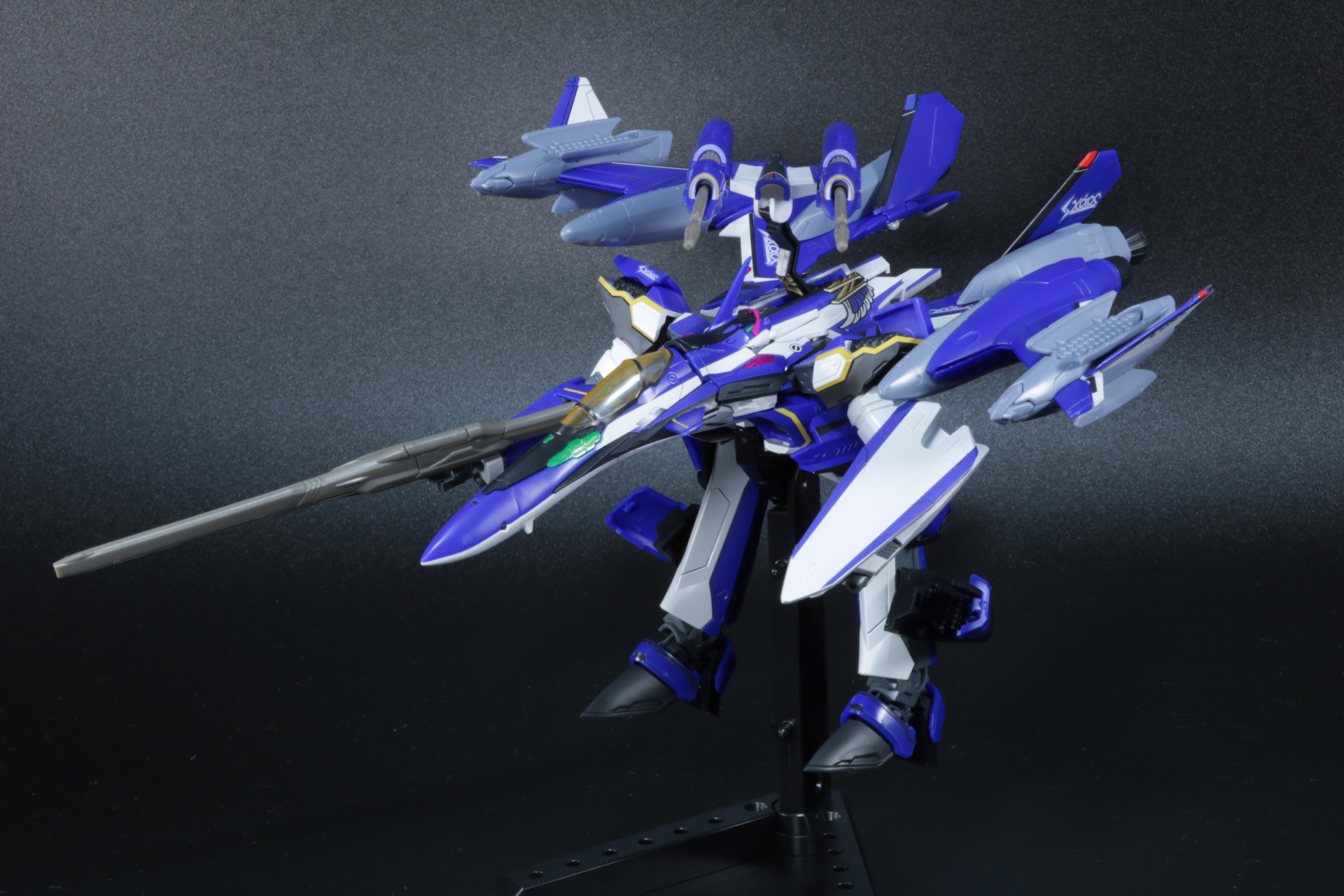 通常の「YF-29 デュランダルバルキリー」ガウォーク形態にすることも可能