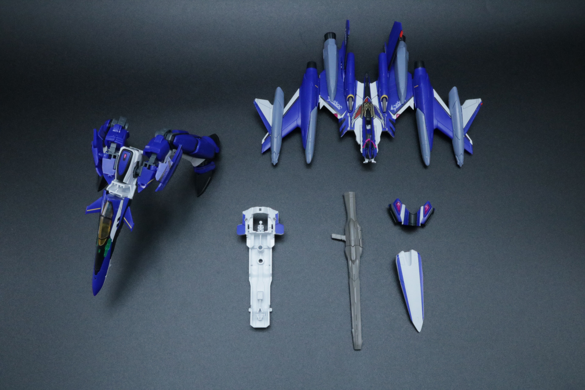 腕部パーツから機体下部パーツに変更