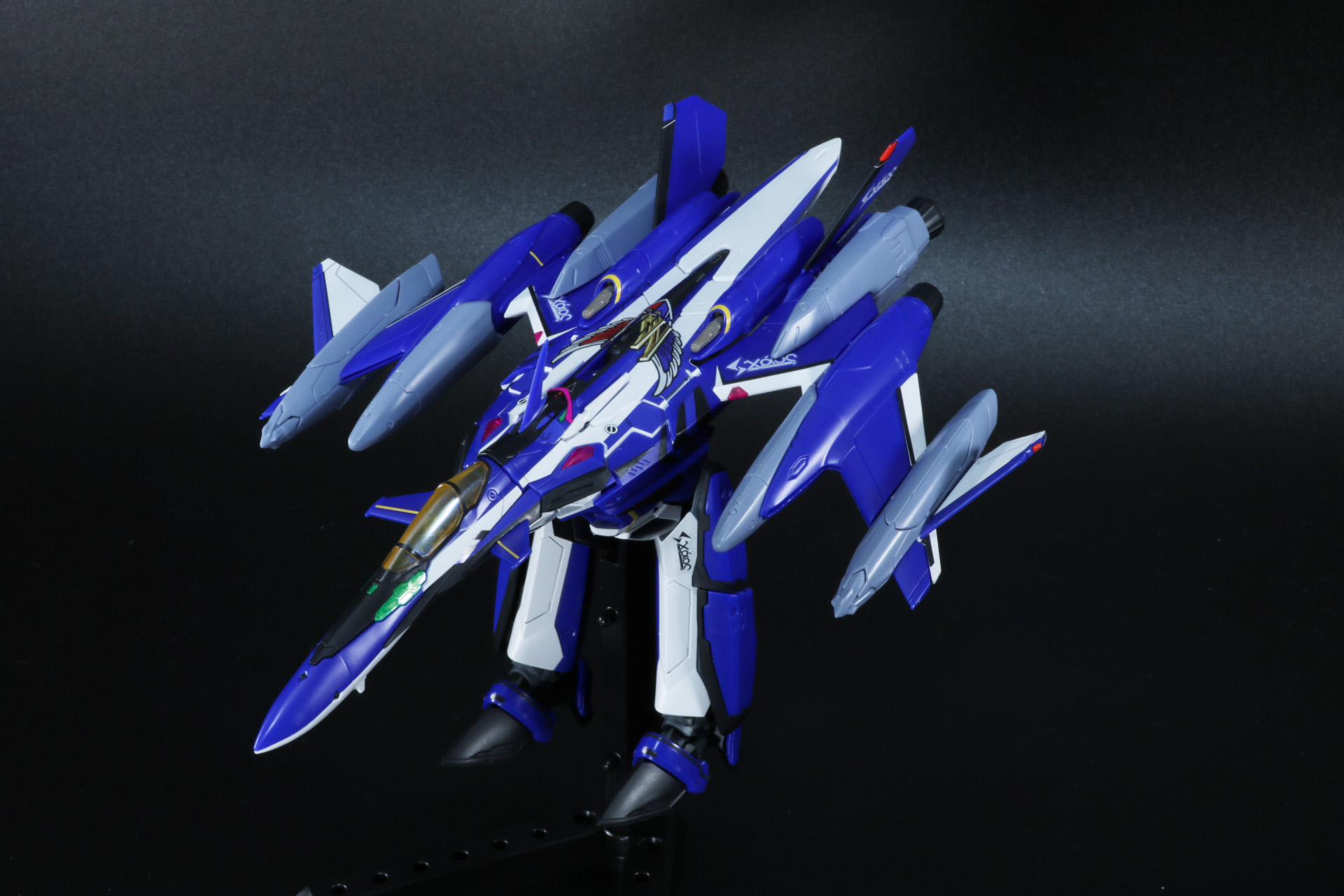 上記の差替え工程で腕部を収納した状態のガウォーク形態にすることができる