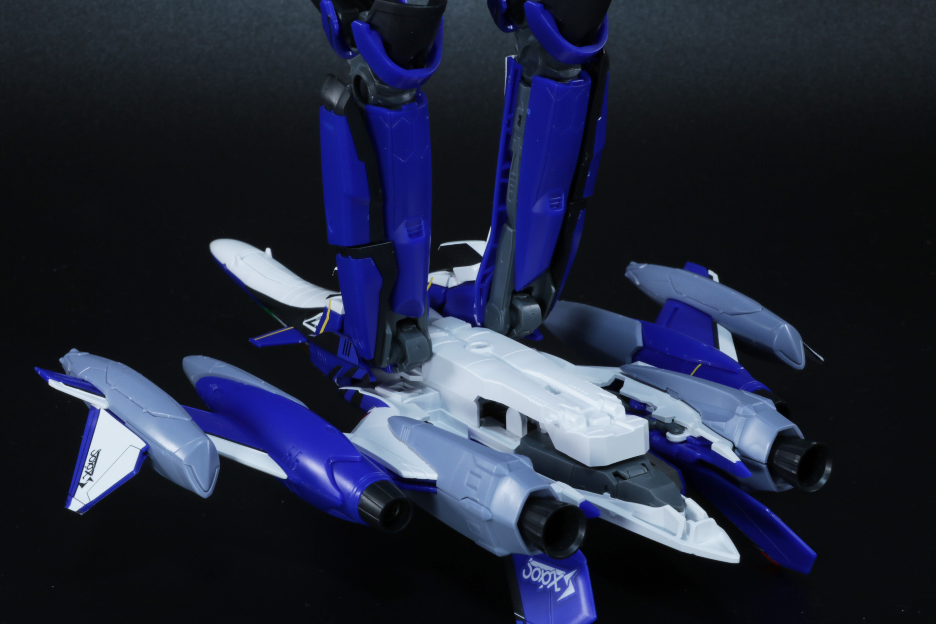 脚部を直線に伸ばして倒す