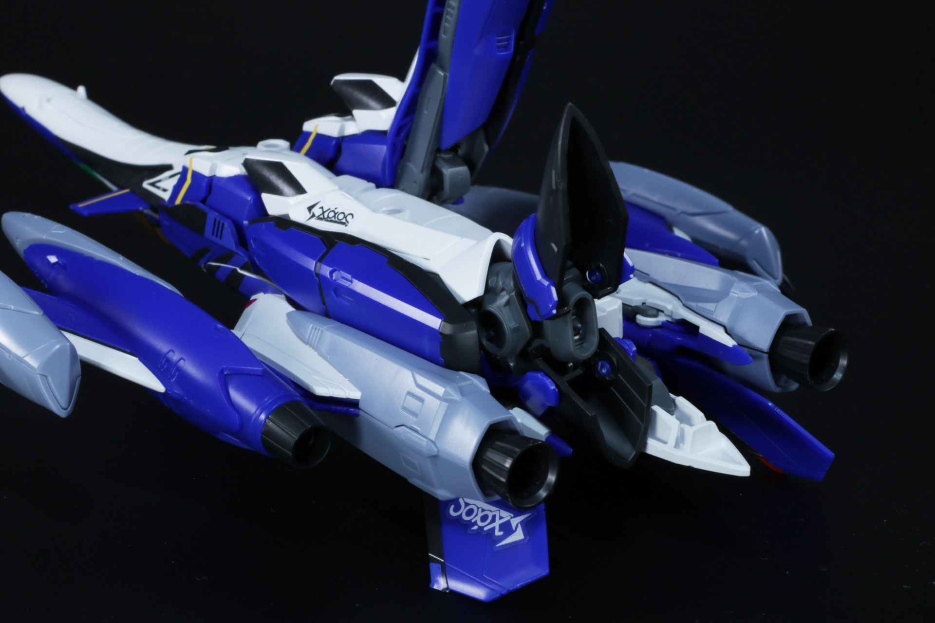 脚部を直線に伸ばして倒す