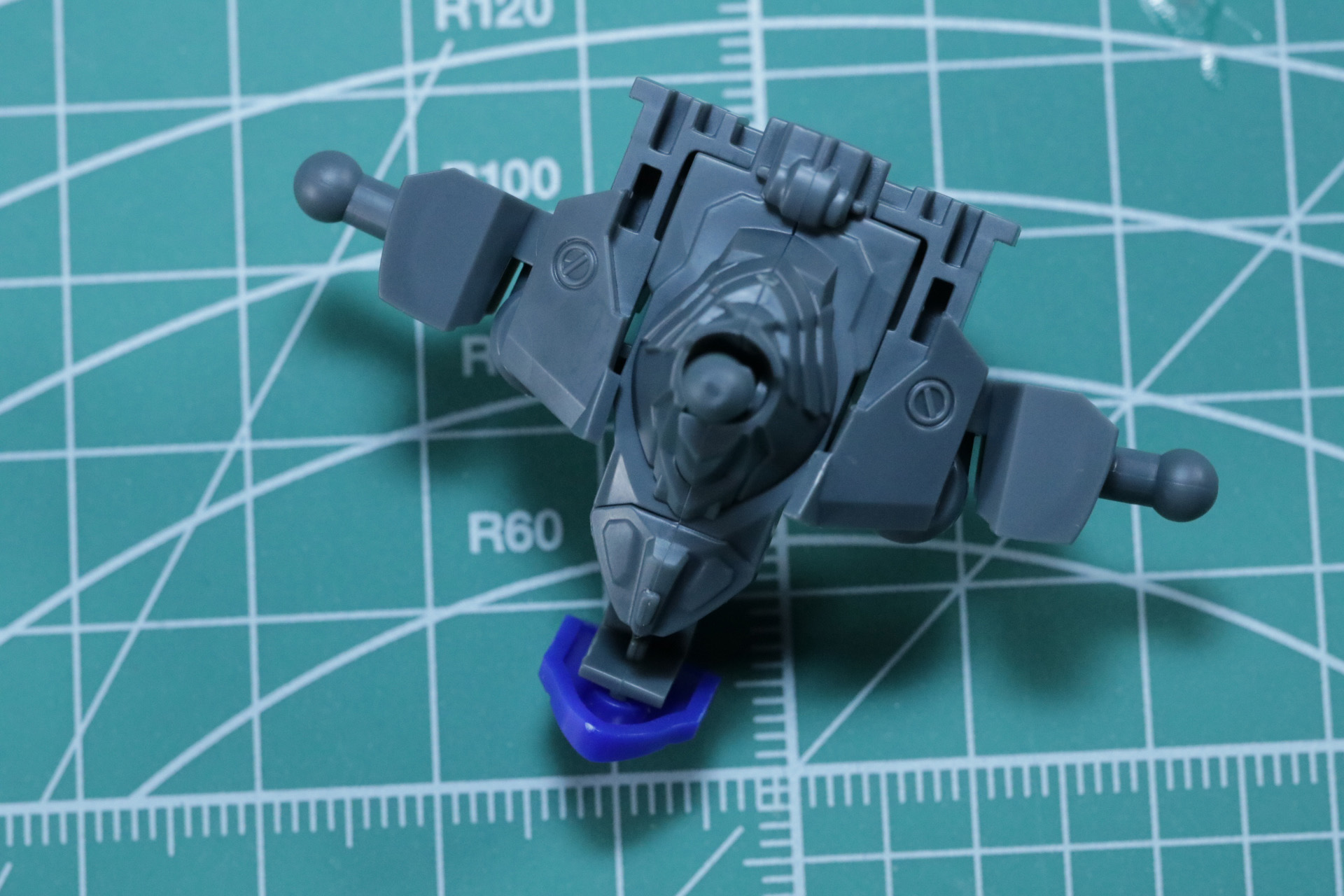 細かな色分けはマーキングシールで表現。極薄ながらしっかりと色の表現が出ている