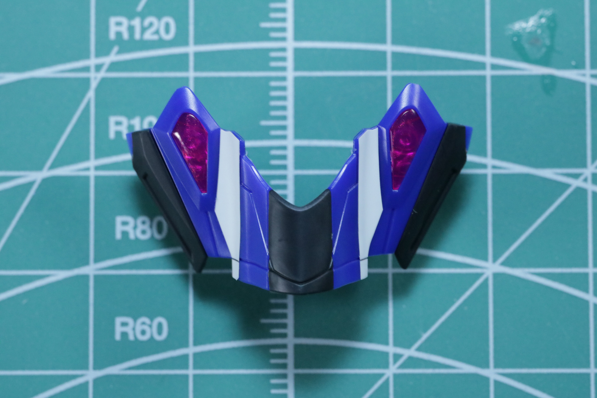 マーキングシールでホワイトのラインが追加される。