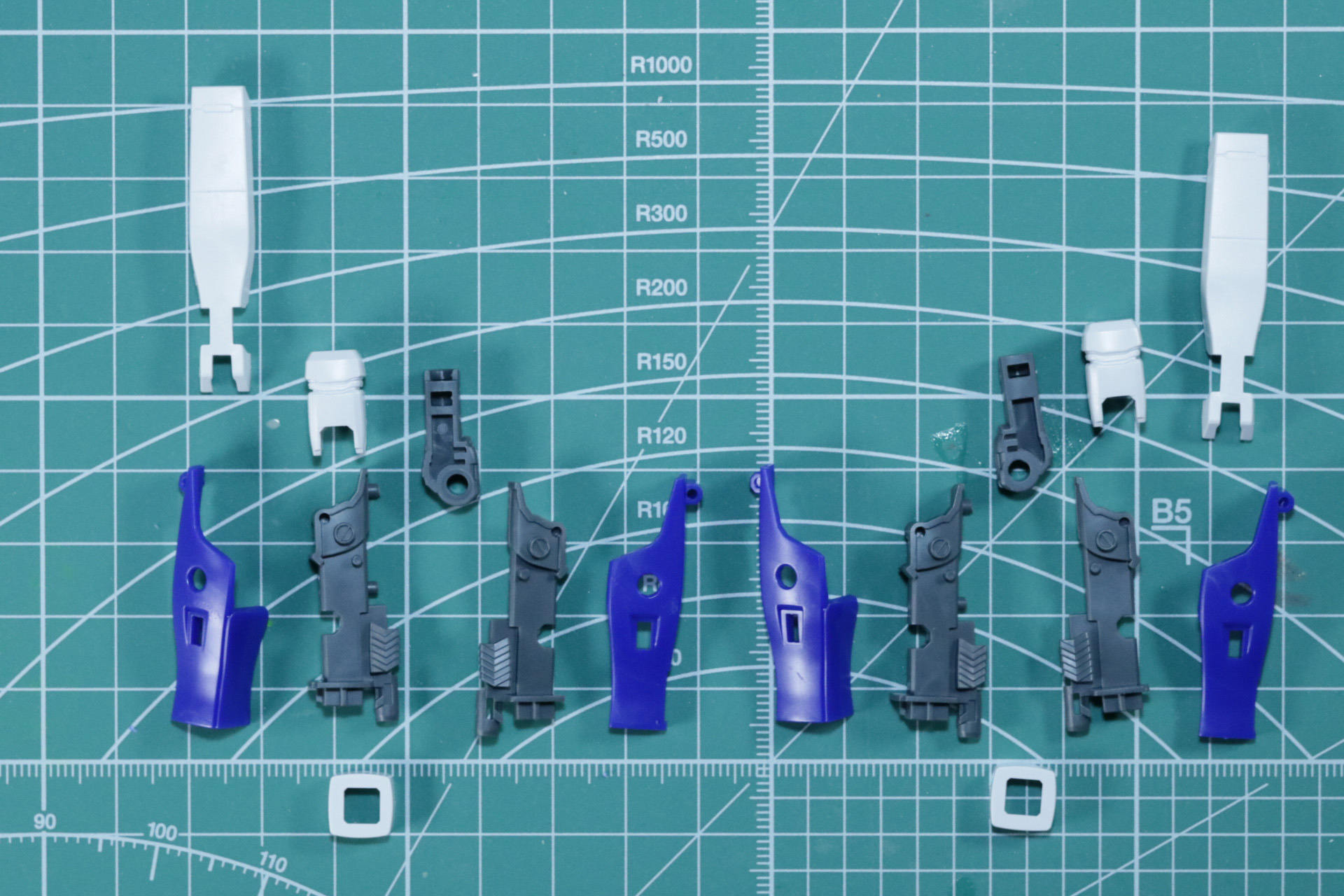細身の腕部が再現されている