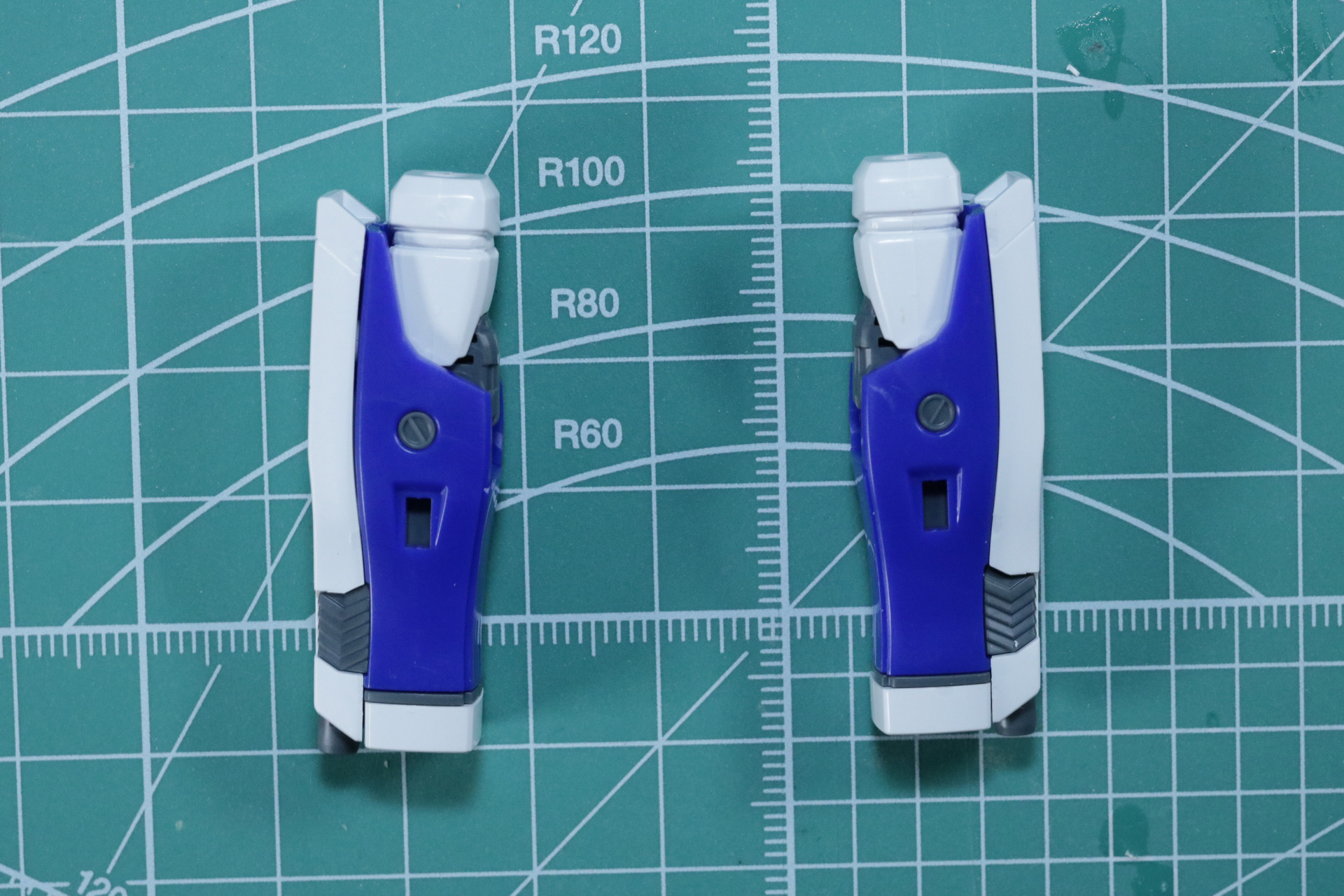 細身の腕部が再現されている