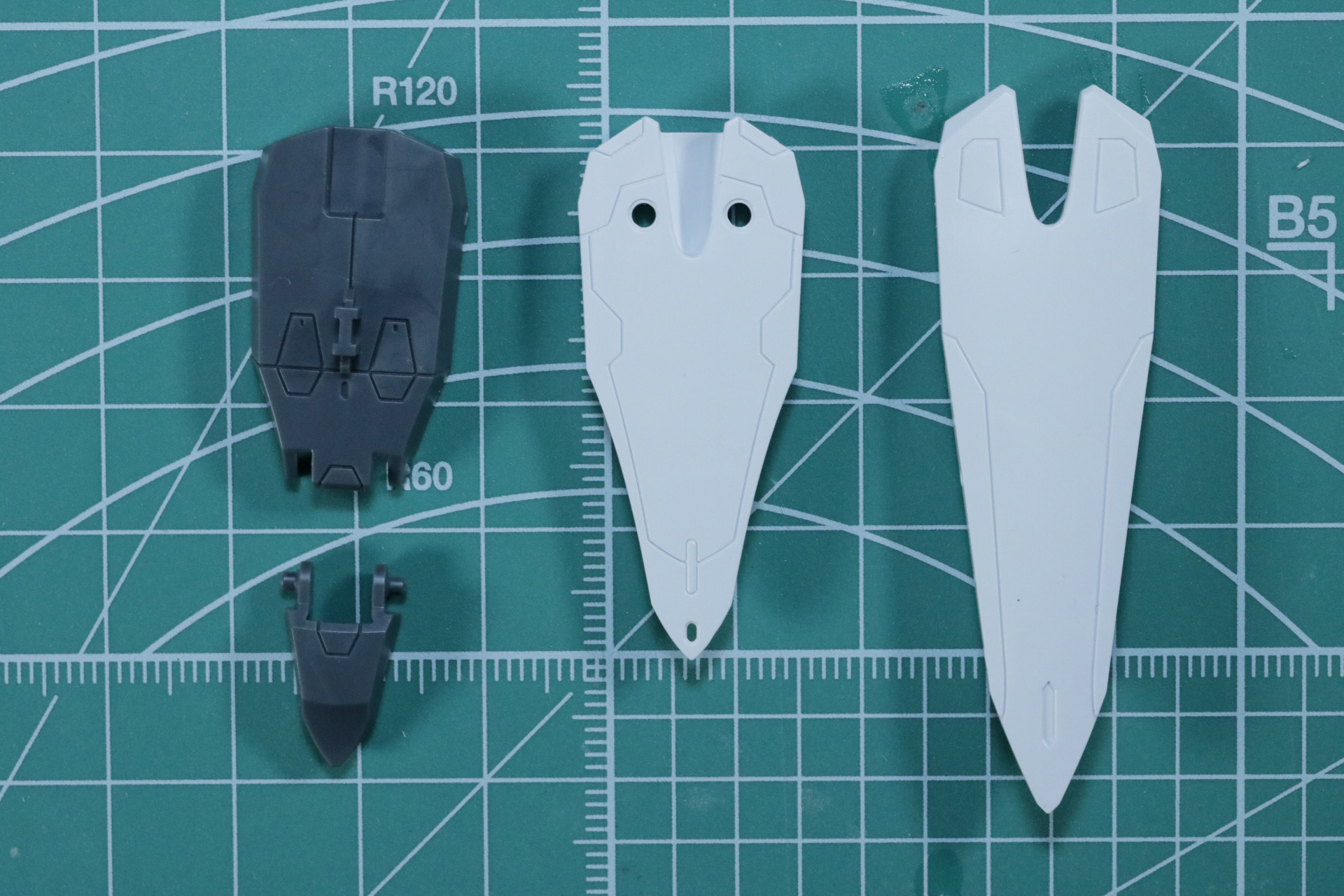 シールド内側にアサルトナイフの収納機構を備えている